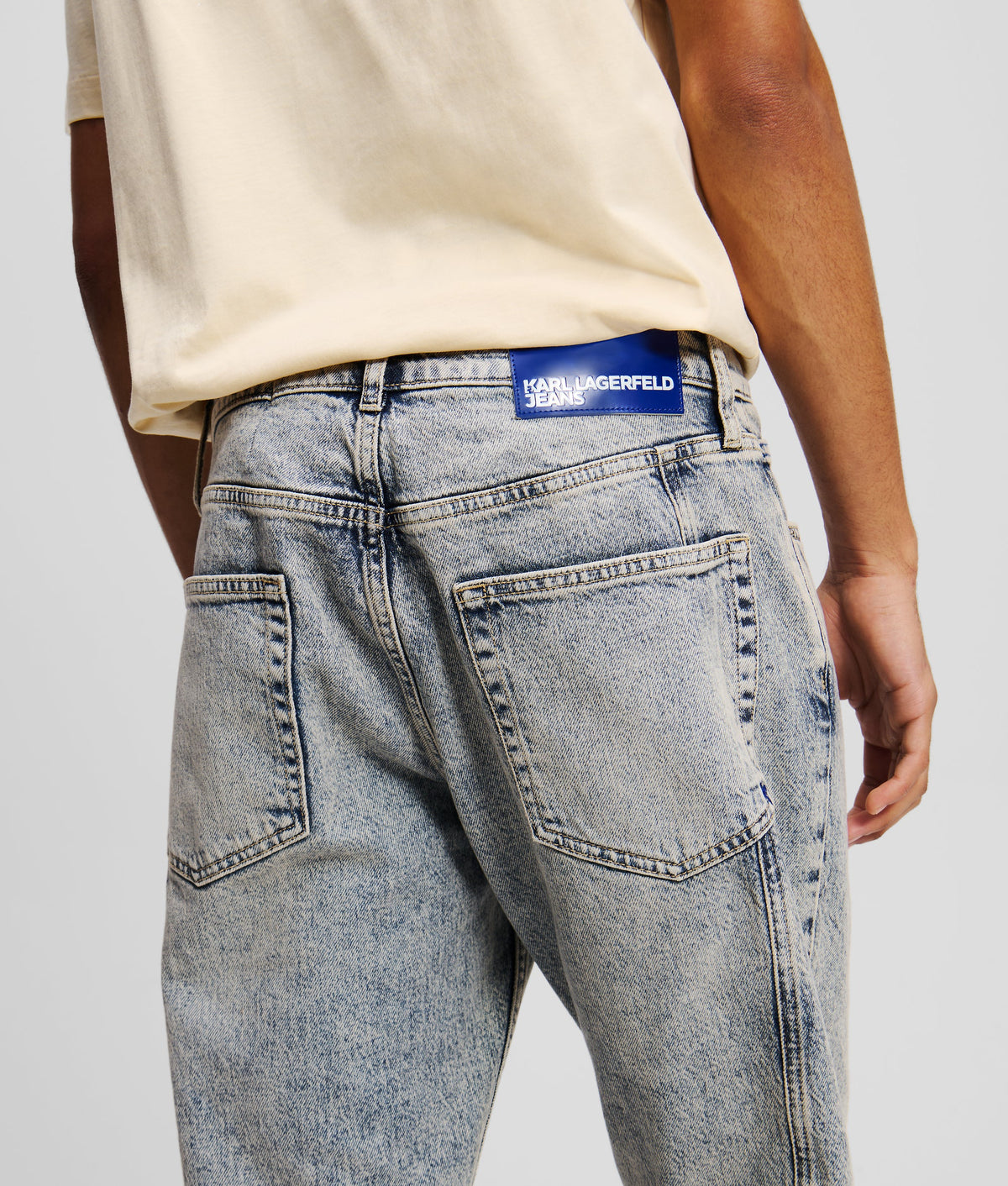 ACID WASH TAPERED JEANS