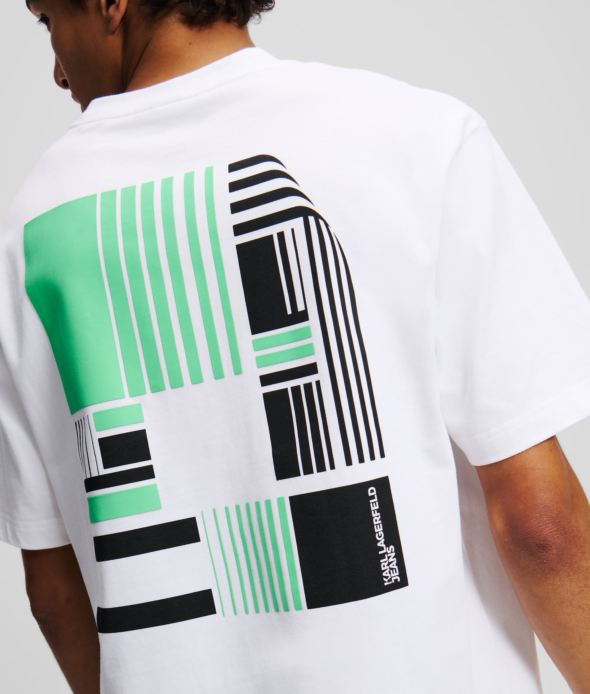 GRAPHIC T-SHIRT