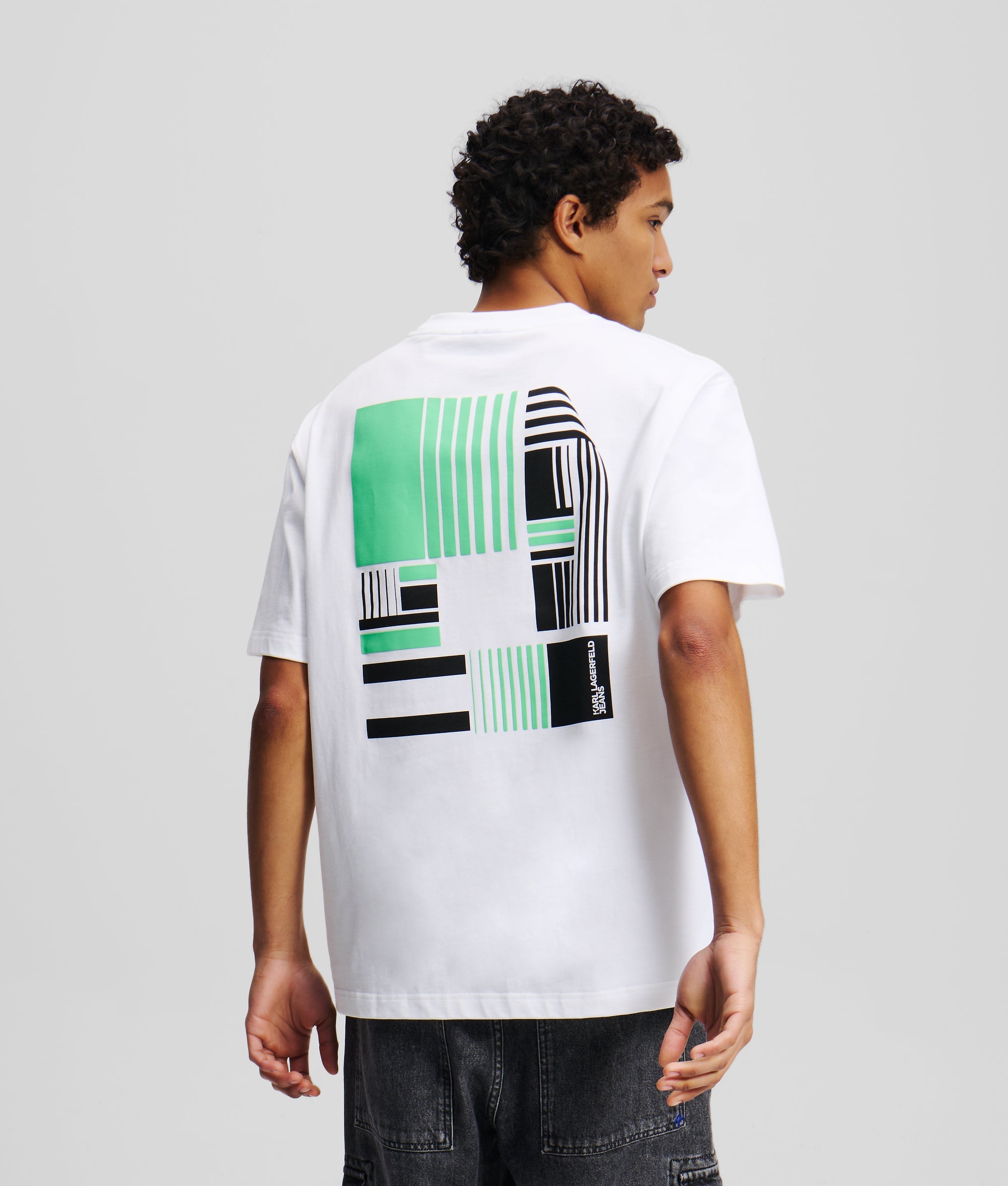 GRAPHIC T-SHIRT