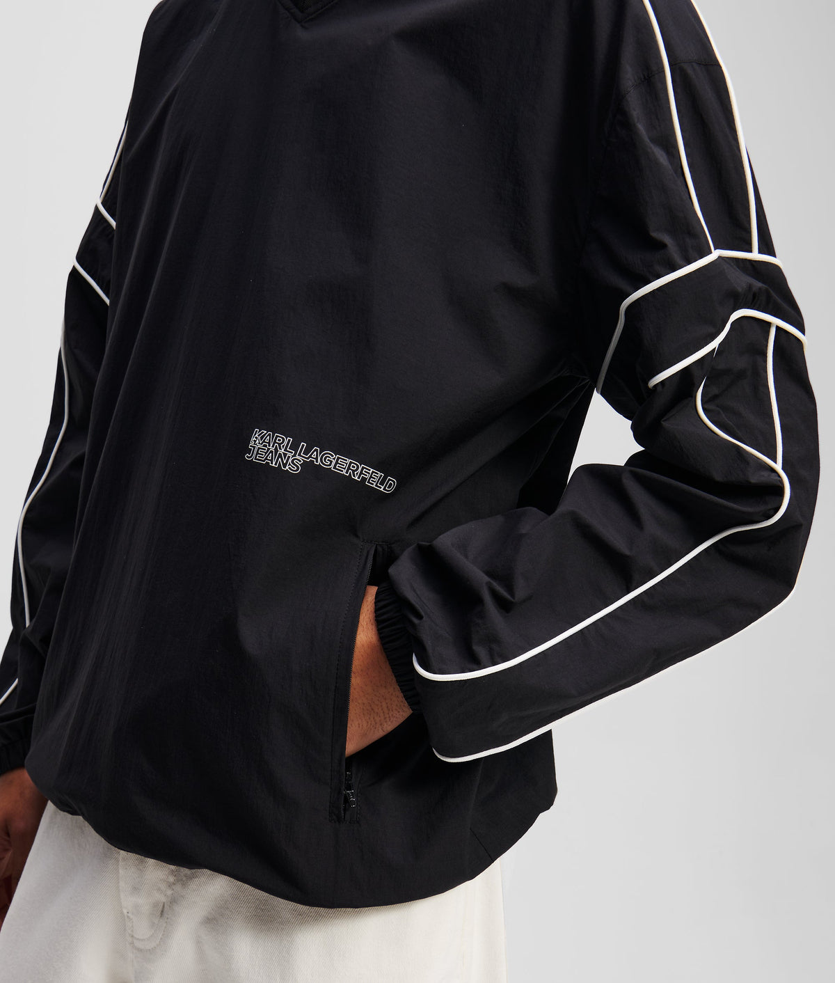 PIPING V-NECK SWEATSHIRT