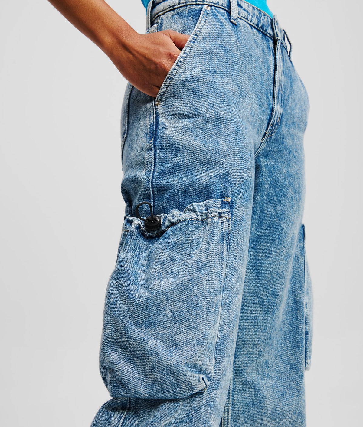 MID-RISE RELAXED UTILITY JEANS