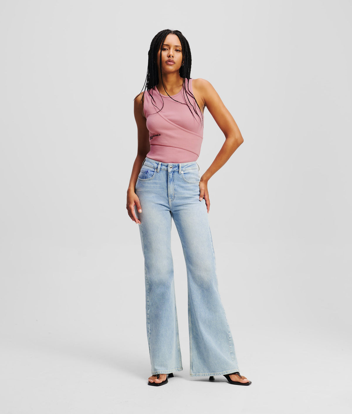 HIGH-RISE FLARED JEANS