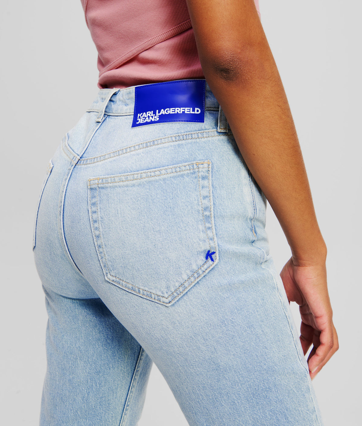 HIGH-RISE FLARED JEANS