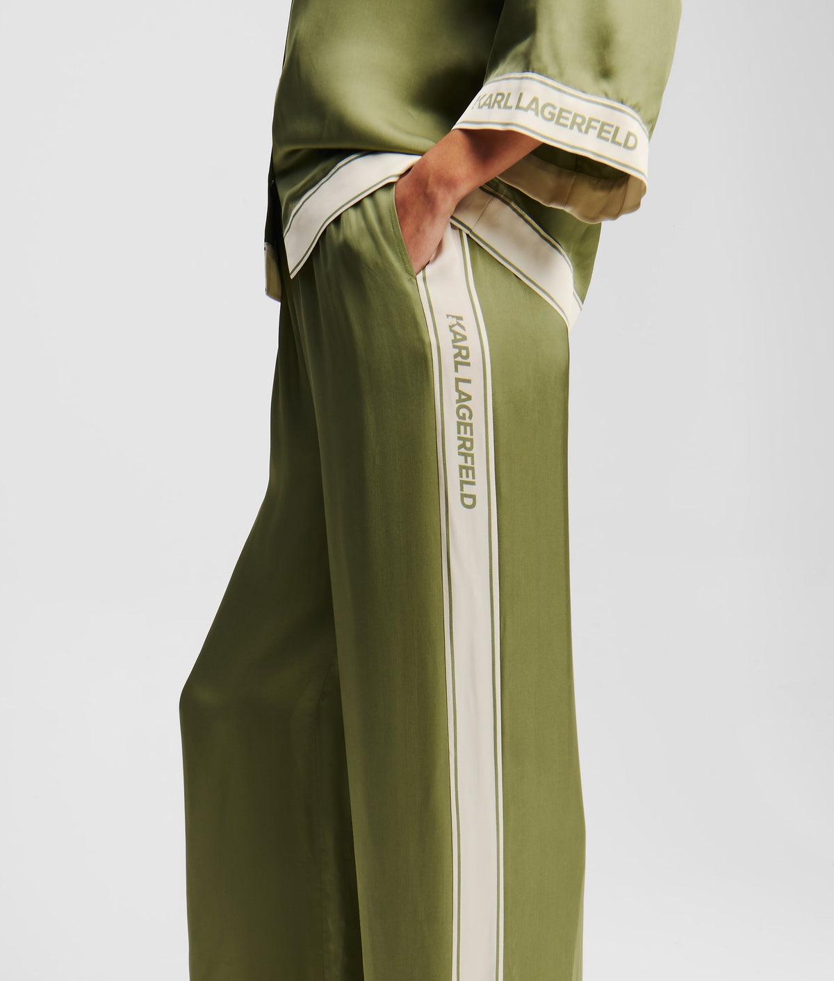 WIDE-LEG TROUSERS
