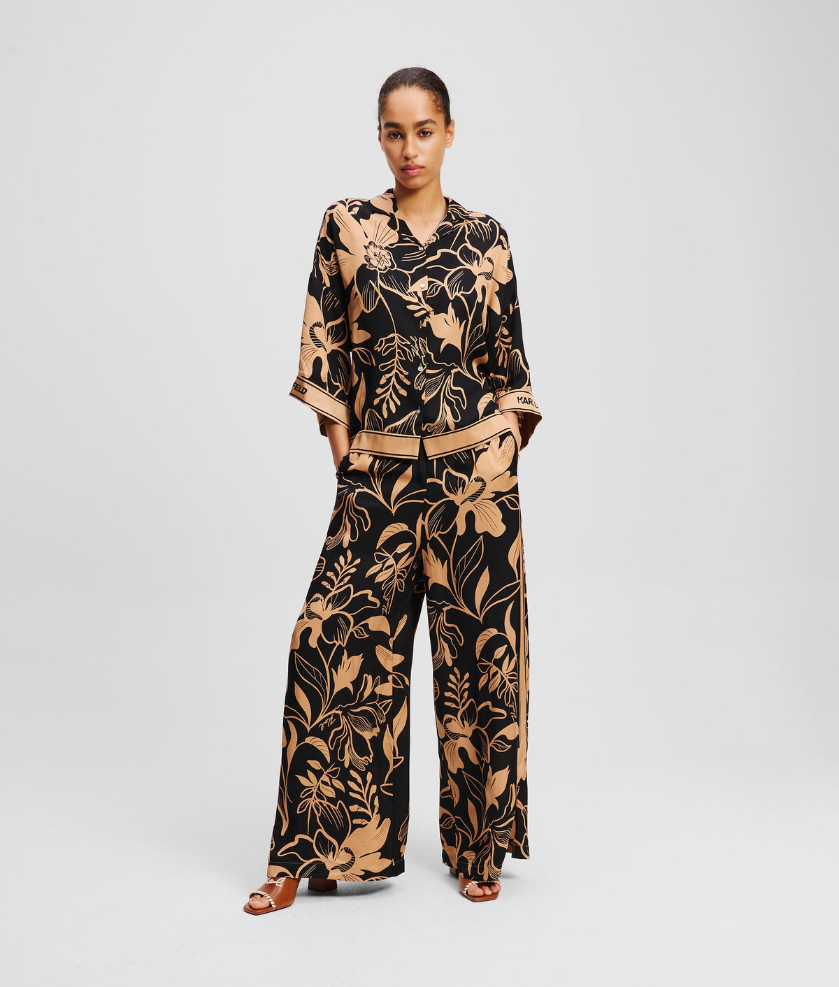 WIDE-LEG TROUSERS