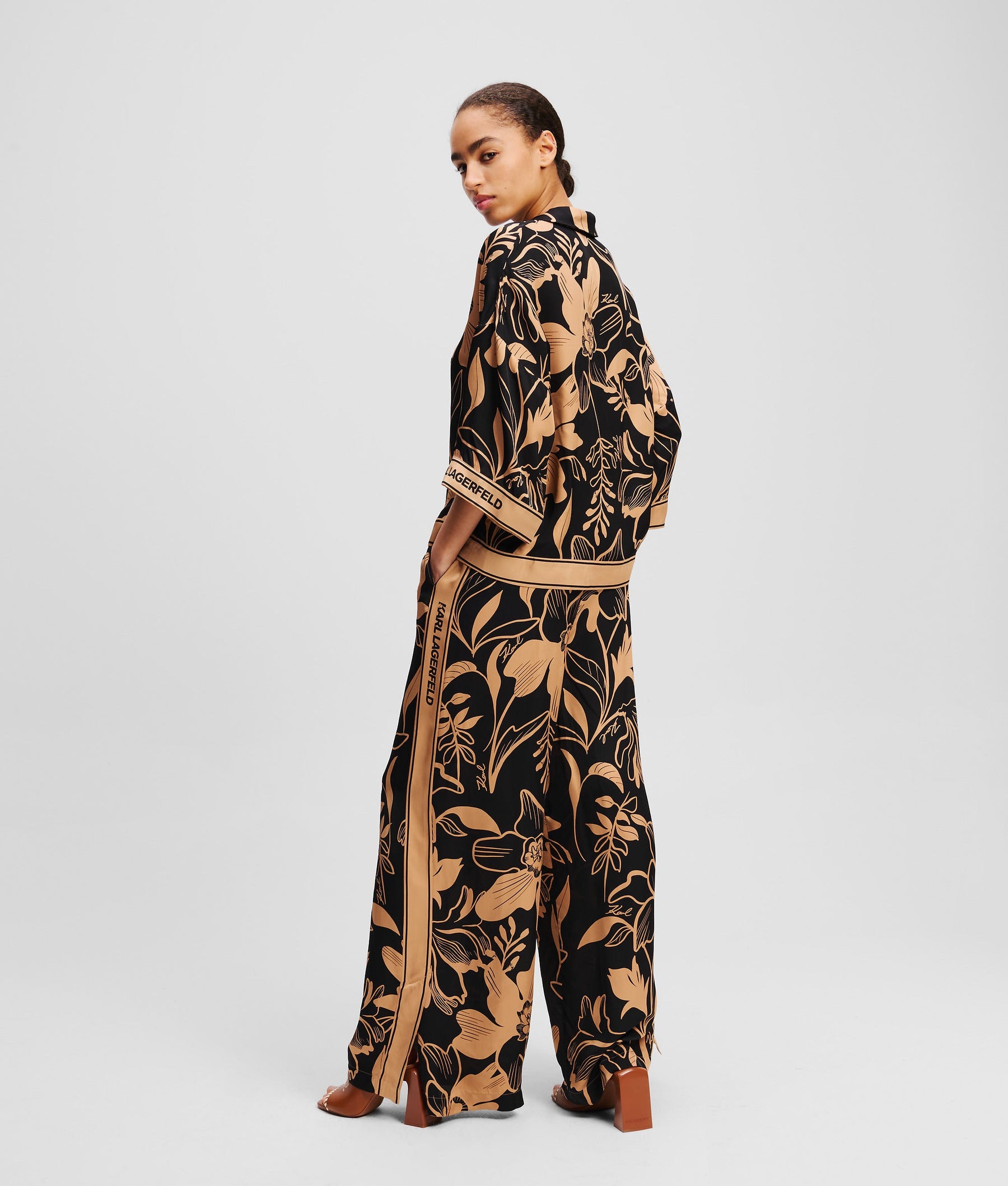 WIDE-LEG TROUSERS