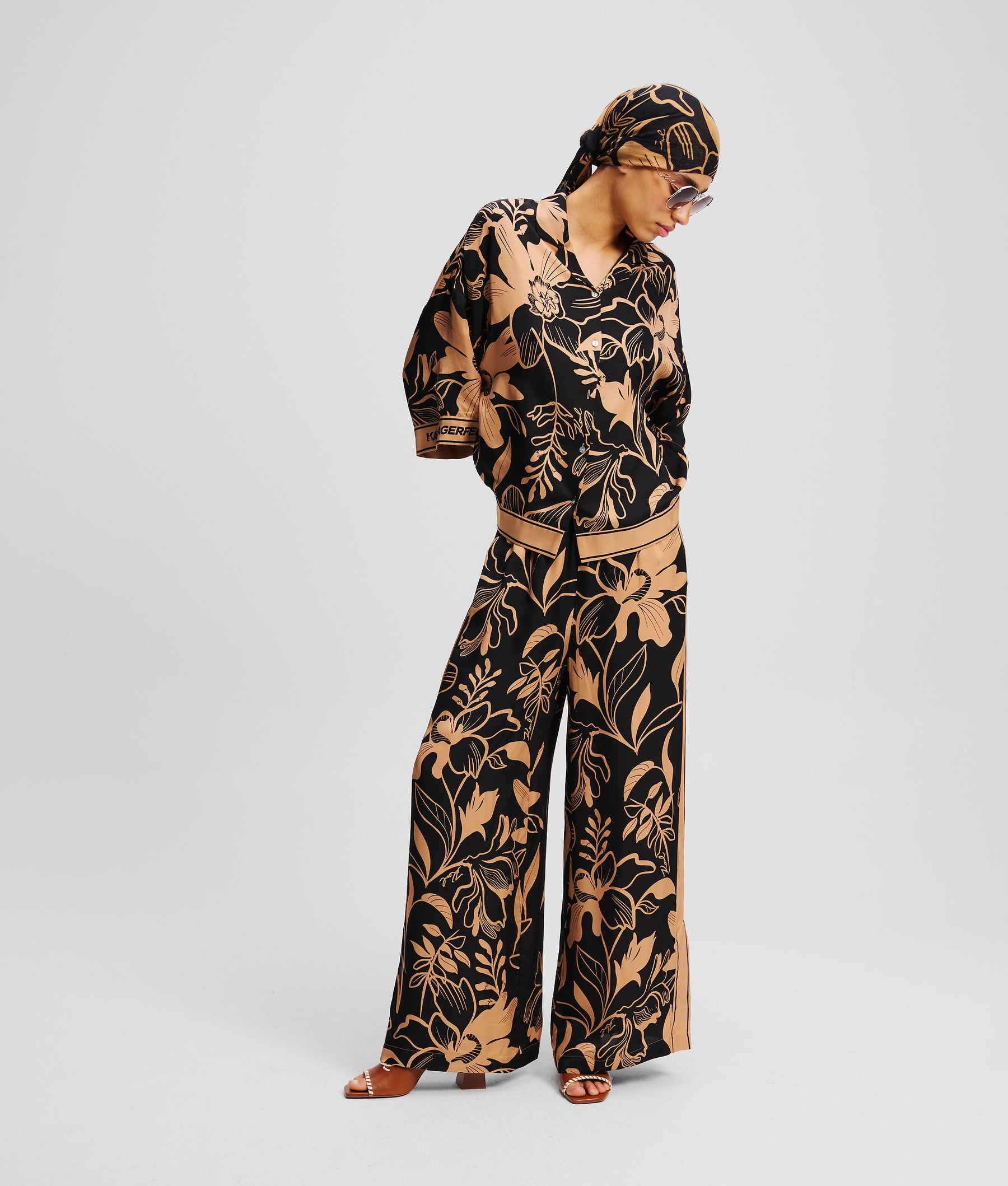 WIDE-LEG TROUSERS