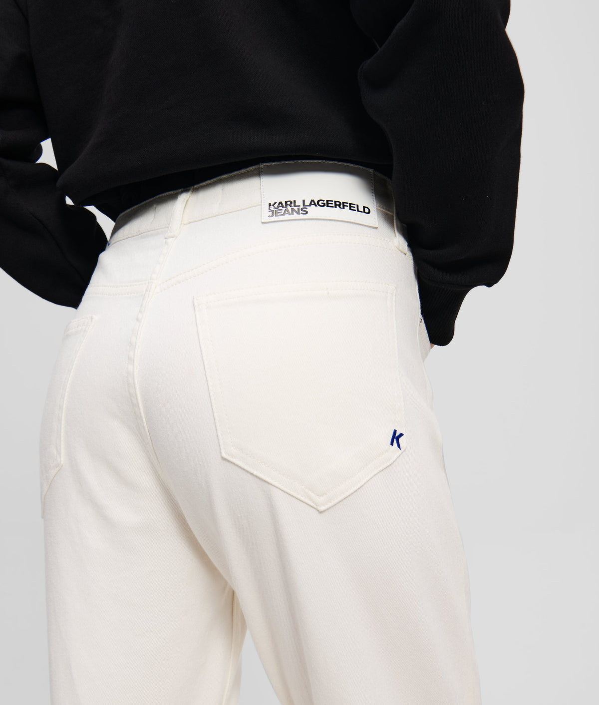 HIGH-WAIST STRAIGHT JEANS
