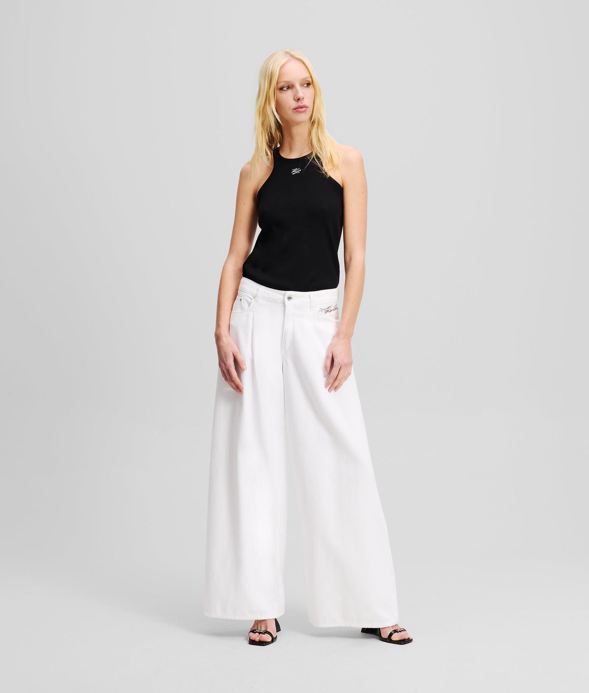MID-RISE WIDE-LEG JEANS