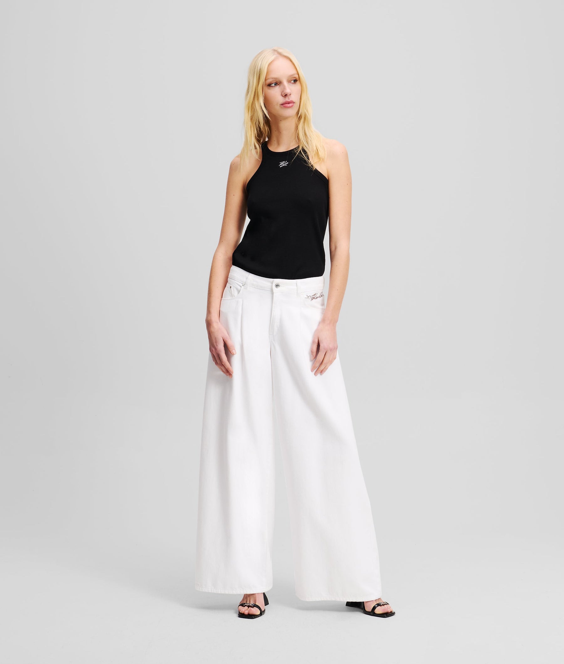 MID-RISE WIDE-LEG JEANS