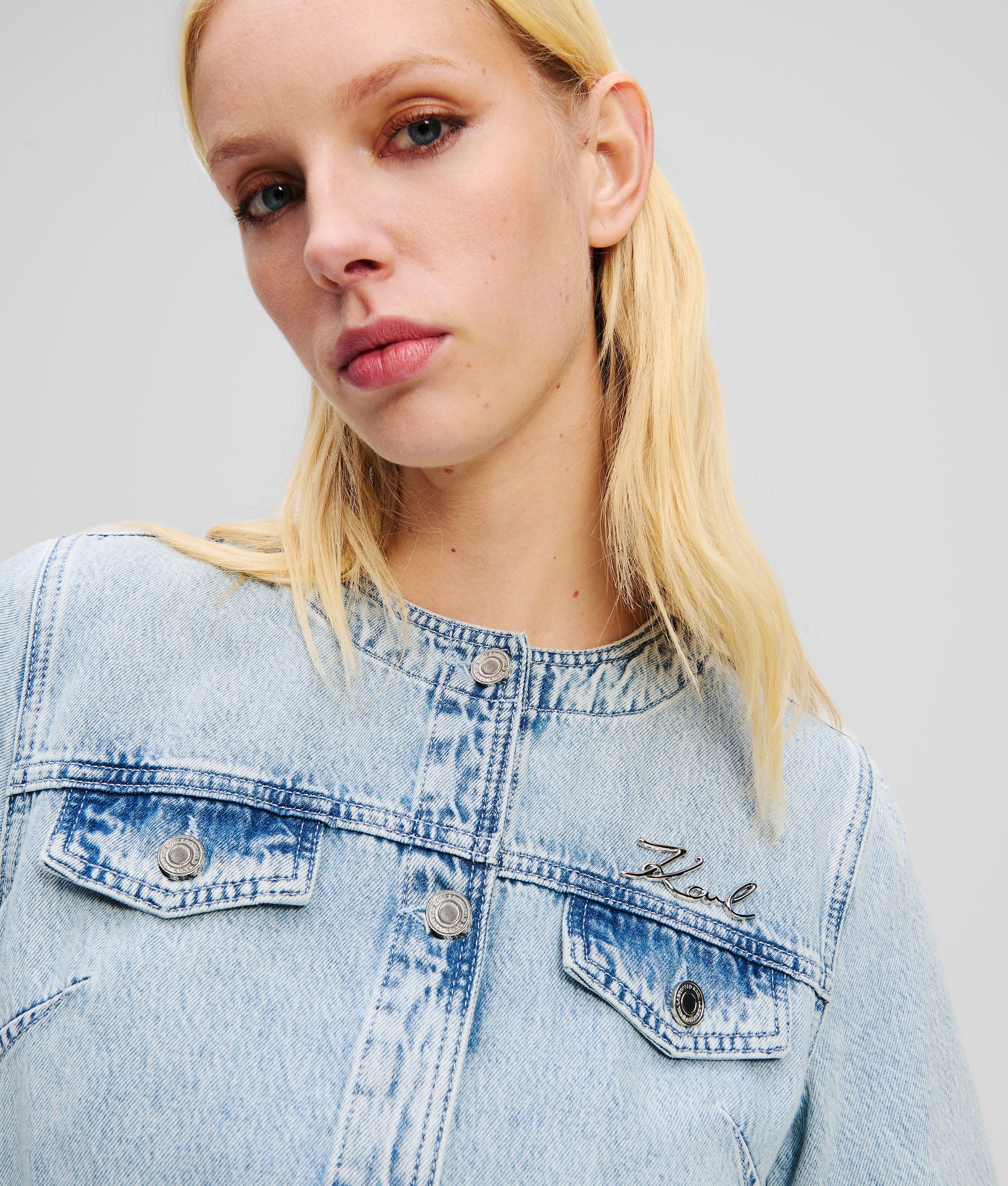 COLLARLESS JEAN JACKET