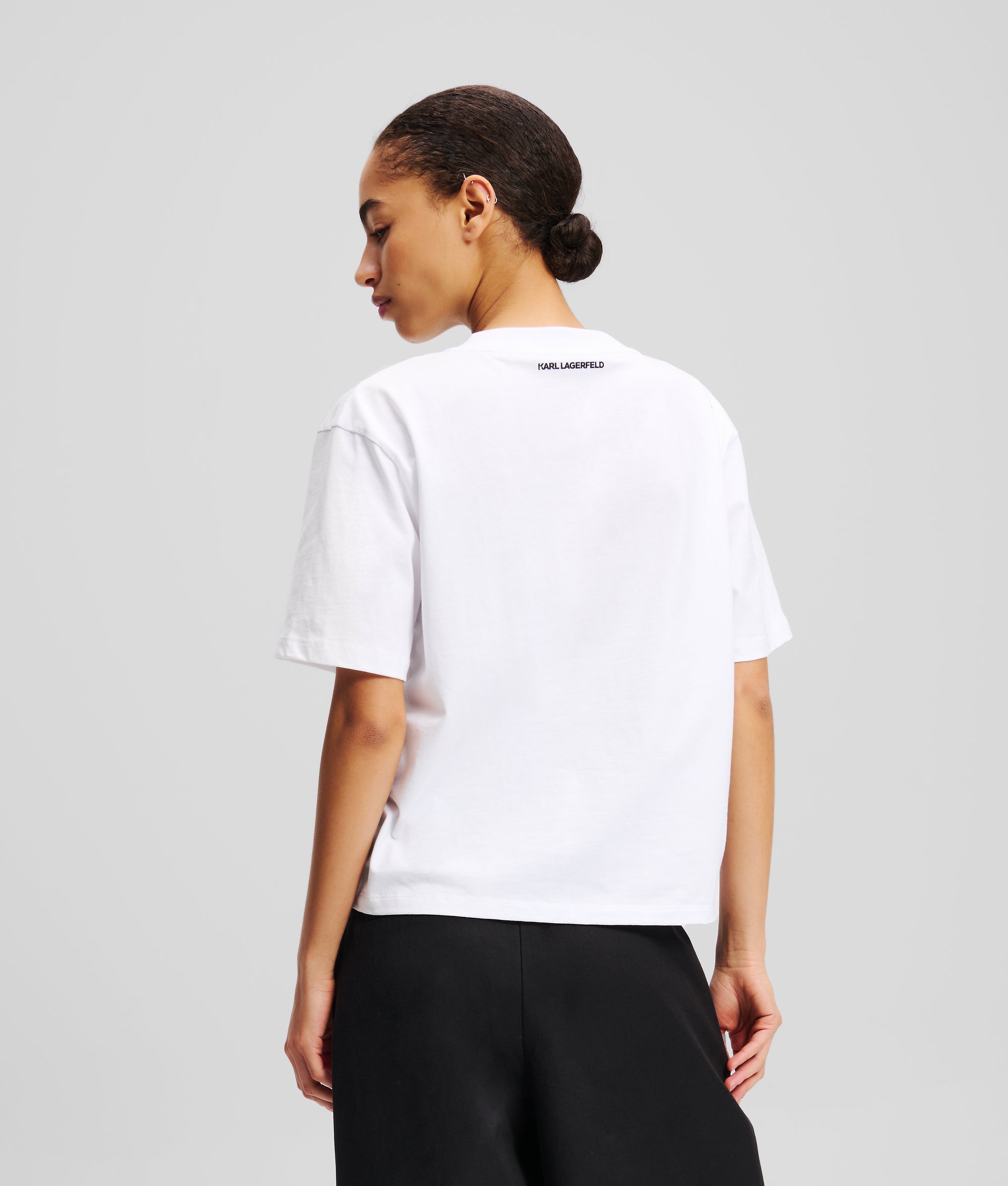 SIGNATURE V-NECK T-SHIRT