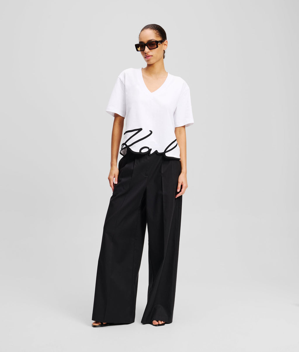 SIGNATURE V-NECK T-SHIRT