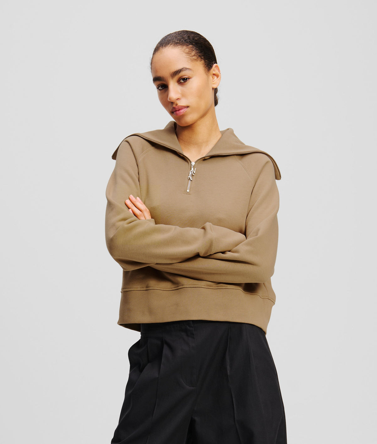 HALF-ZIP SWEATSHIRT