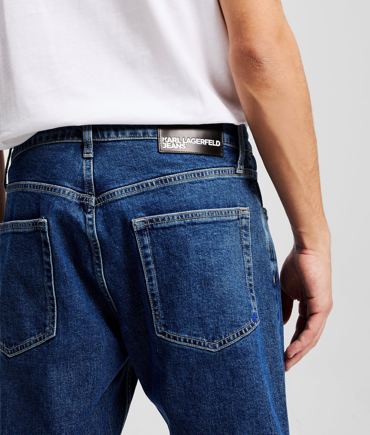 TAPERED Jeans