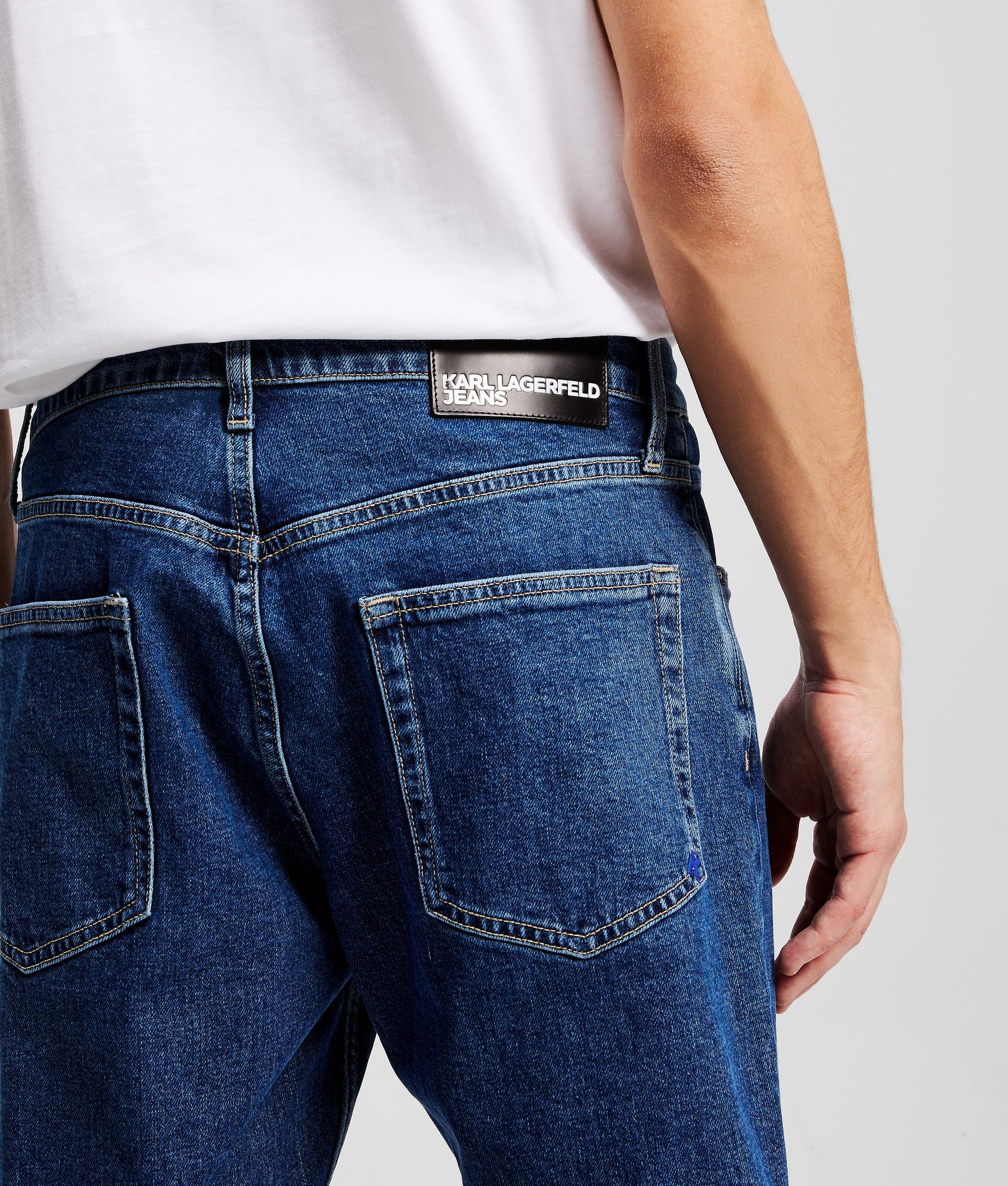 TAPERED Jeans