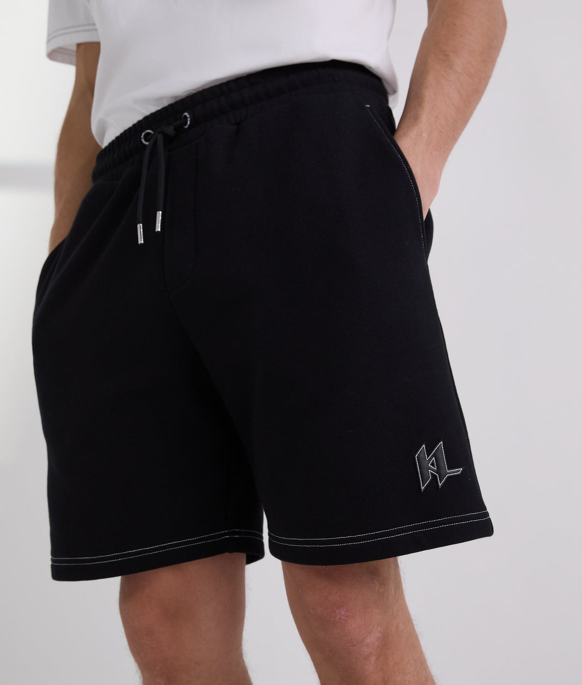 CONTRAST STITCH SHORTS