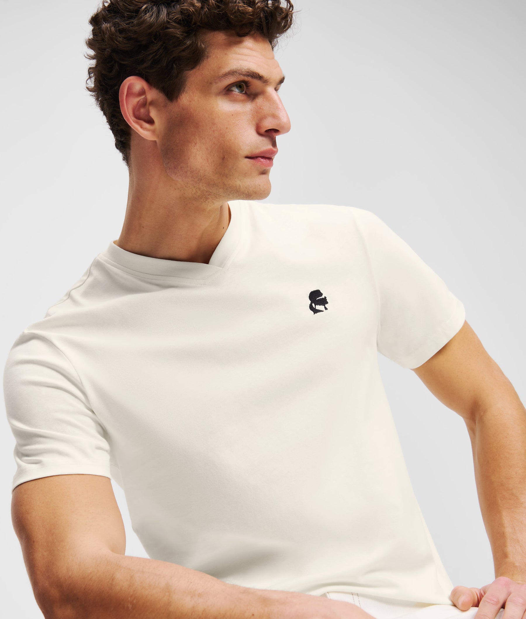 KAMEO V-NECK T-SHIRT