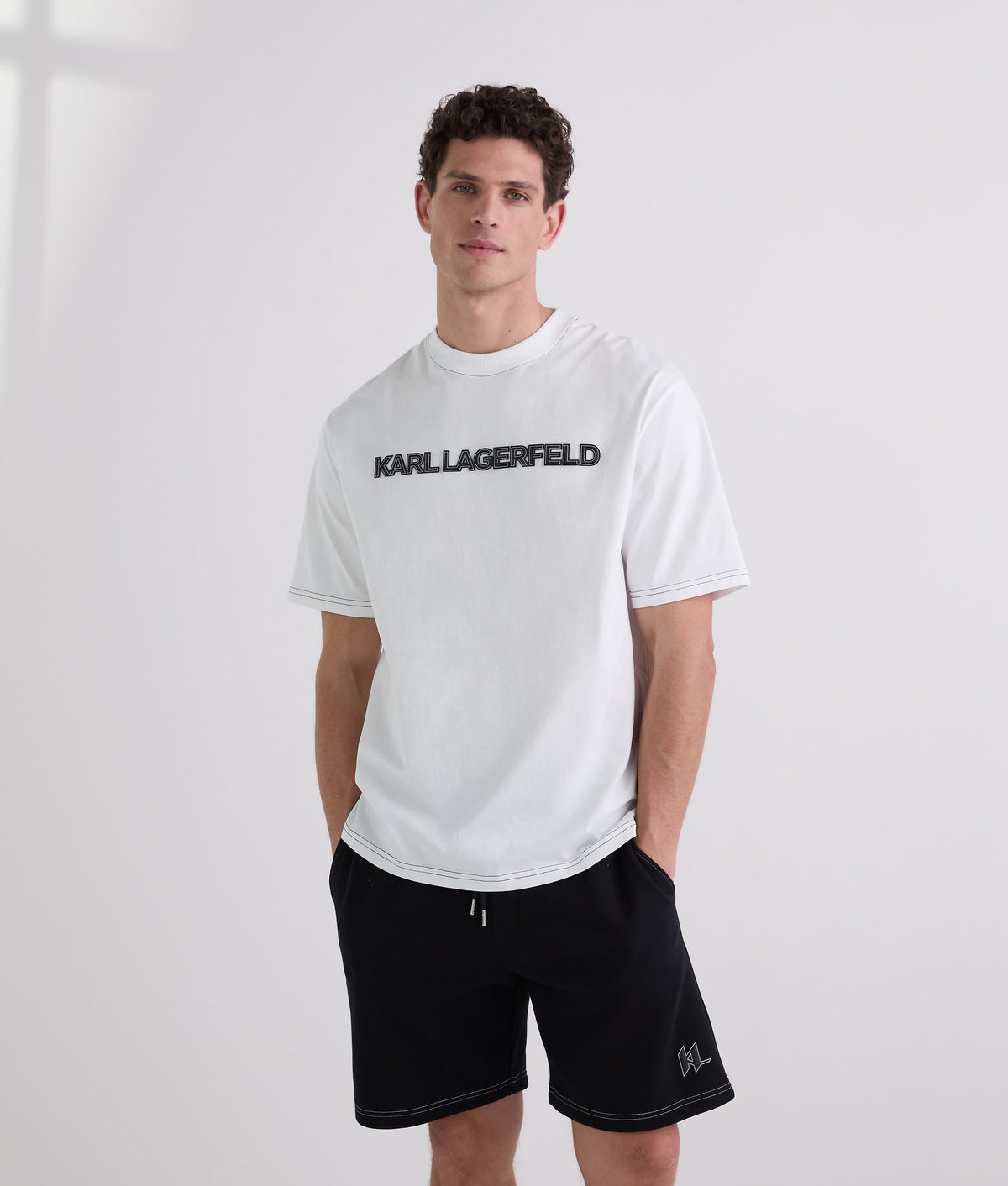 CONTRAST STITCH T-SHIRT