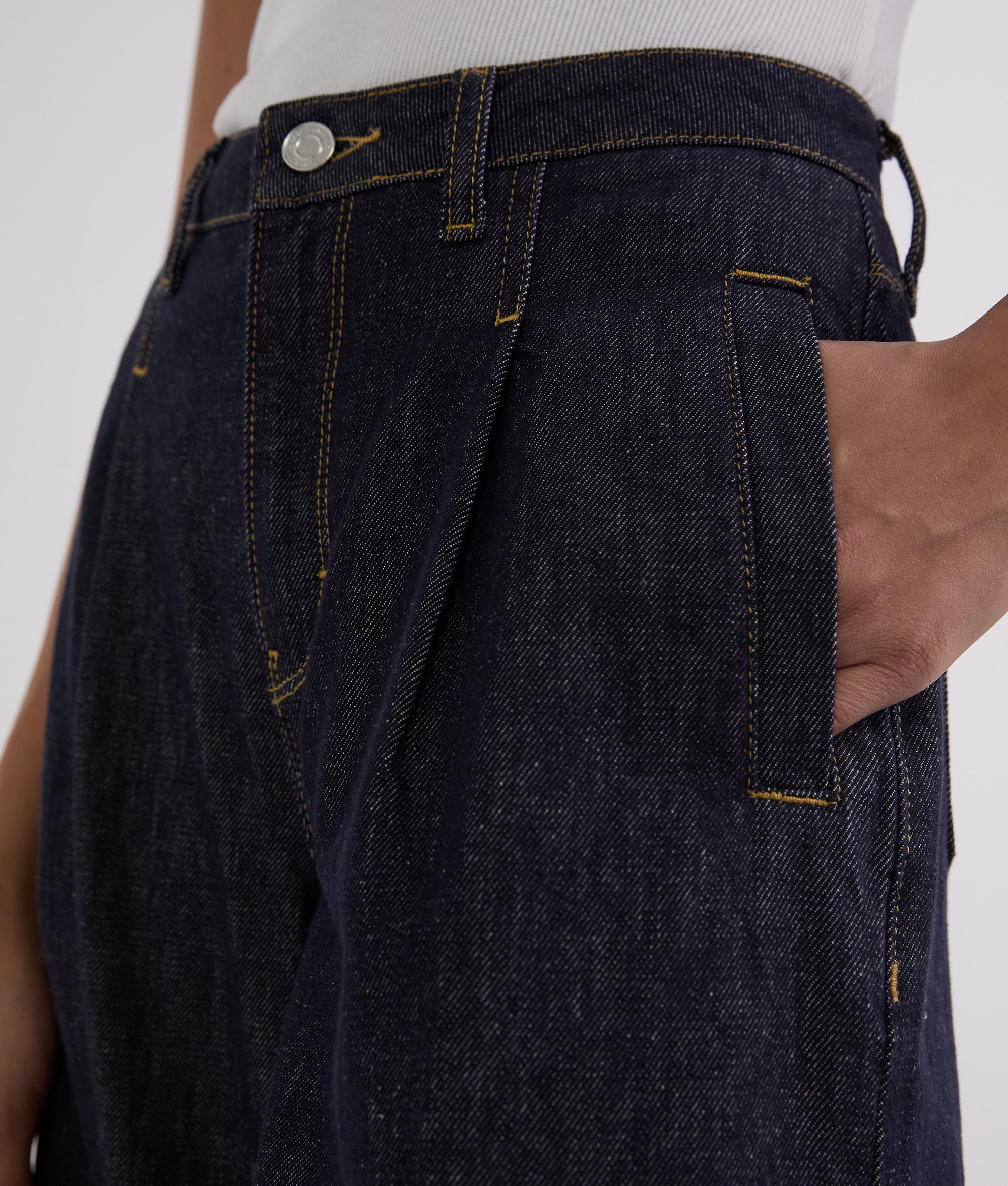 CONTRAST STITCH WIDE-LEG JEANS