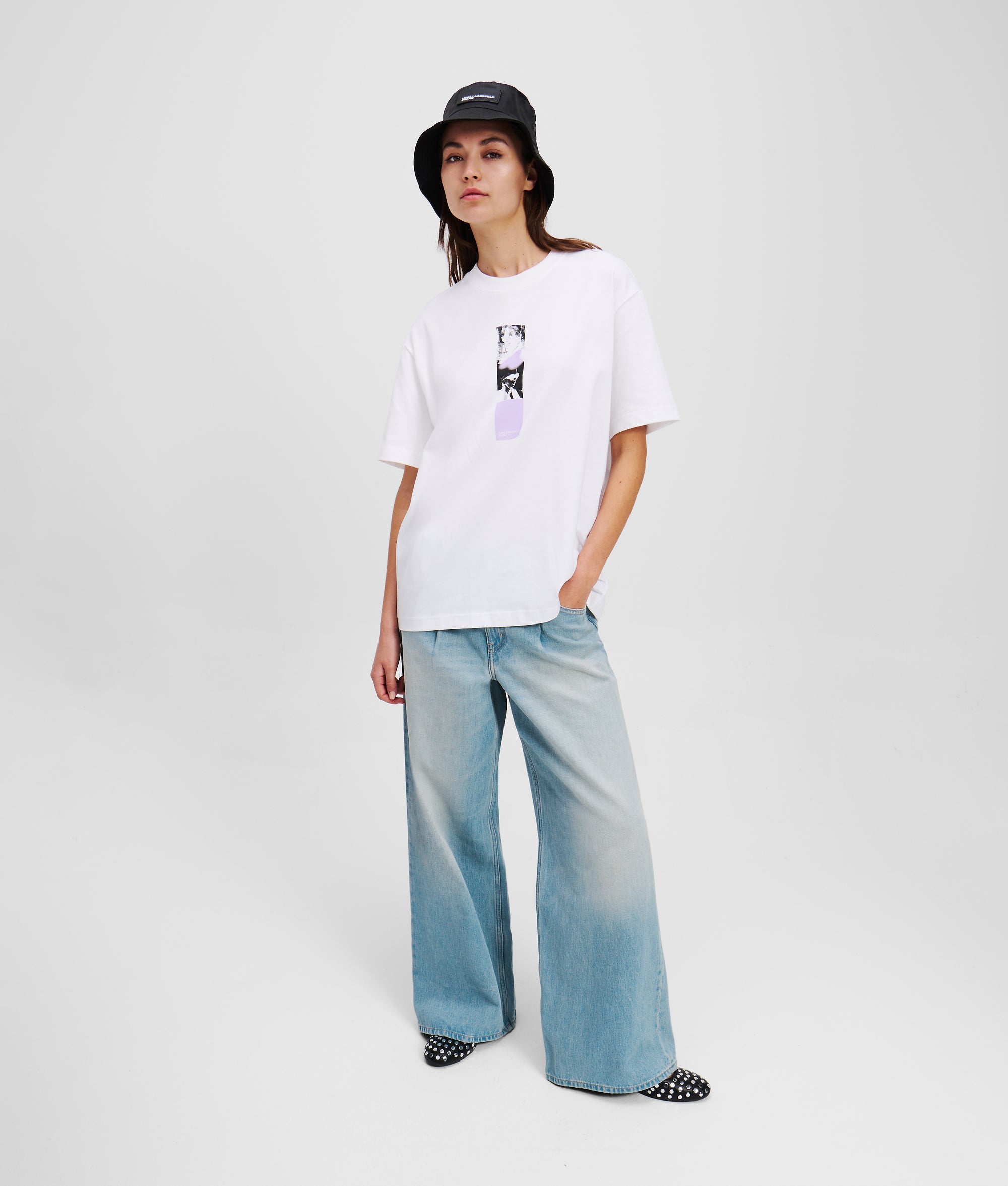 PLEATED WIDE-LEG JEANS