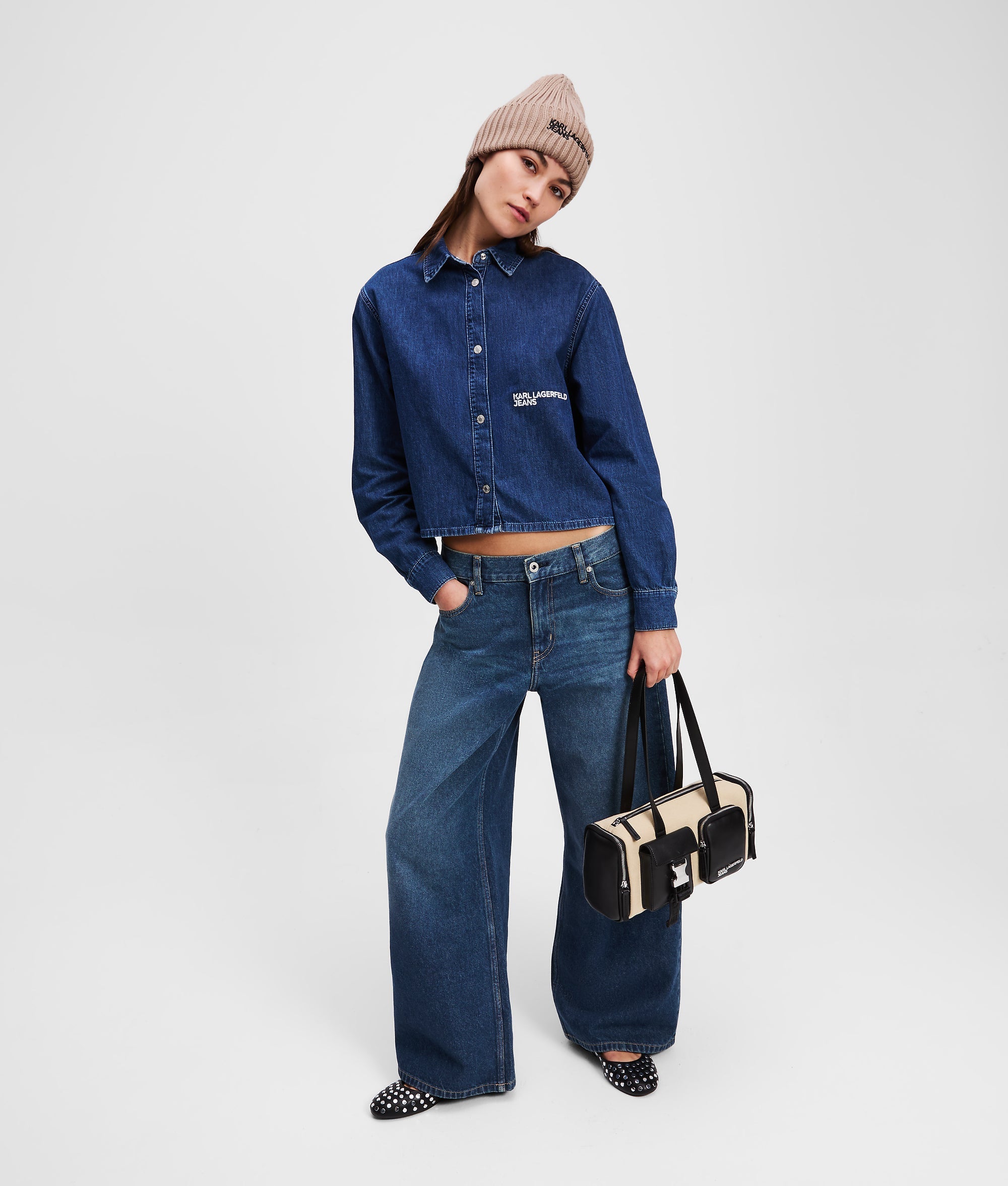 LOW-RISE WIDE-LEG Jeans