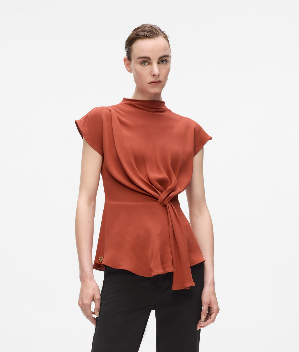 SHORT-SLEEVED KNOTTED BLOUSE