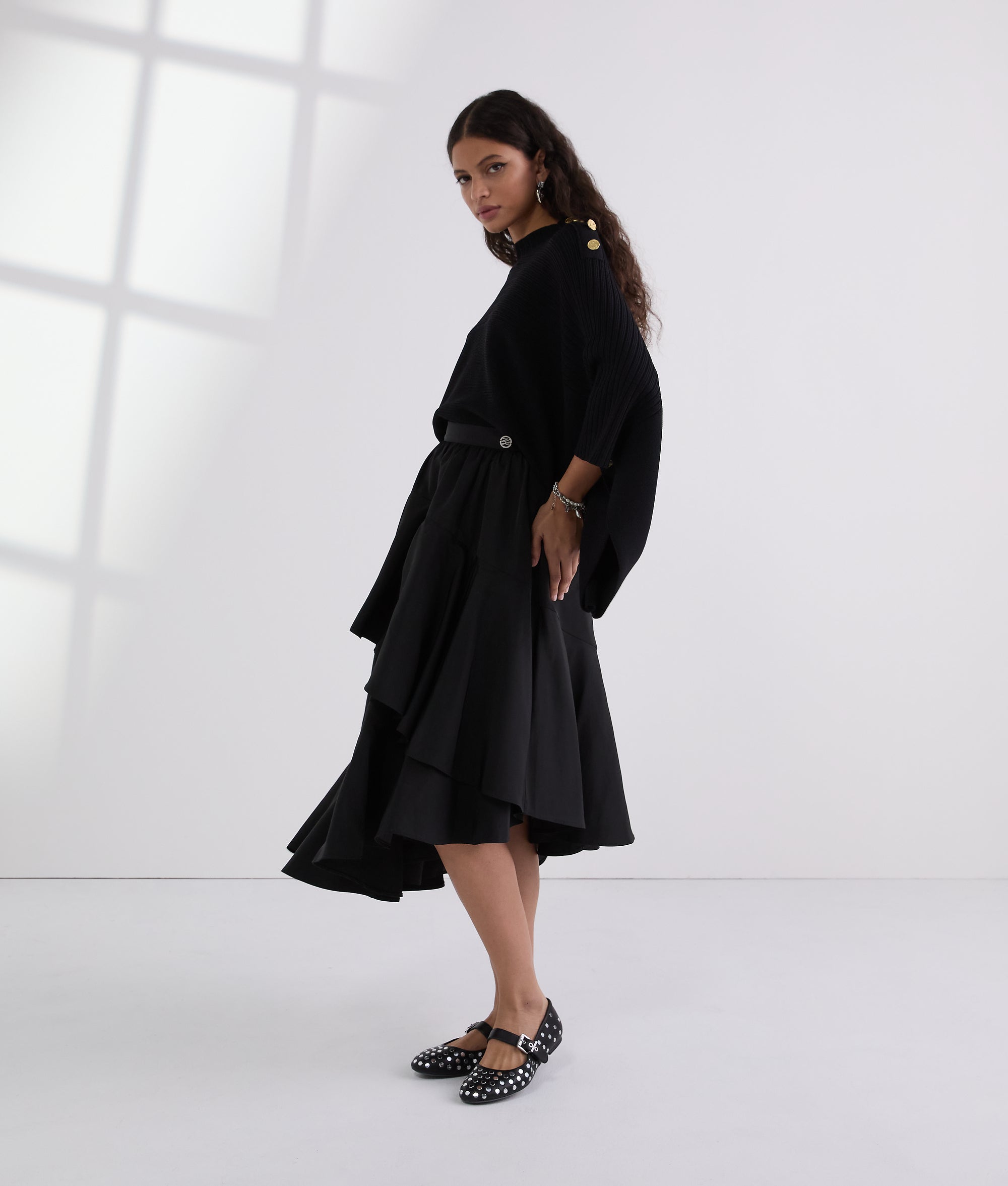 VOLUMINOUS RUFFLE SKIRT