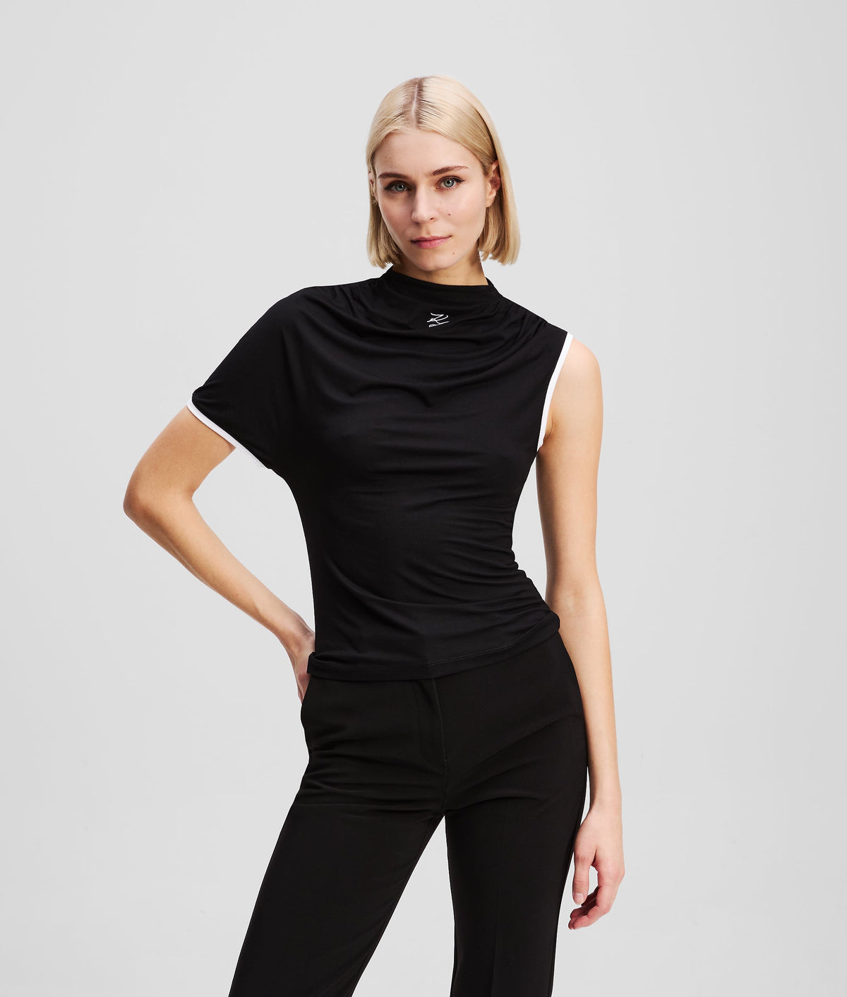ONE-SLEEVE T-SHIRT