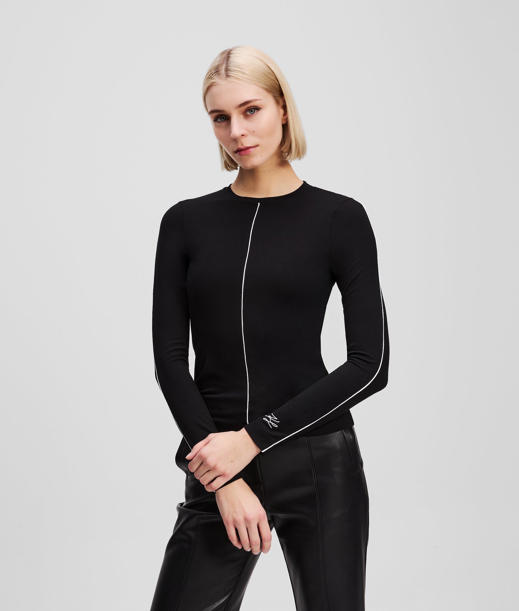 CONTRAST PIPING LONG-SLEEVED TOP