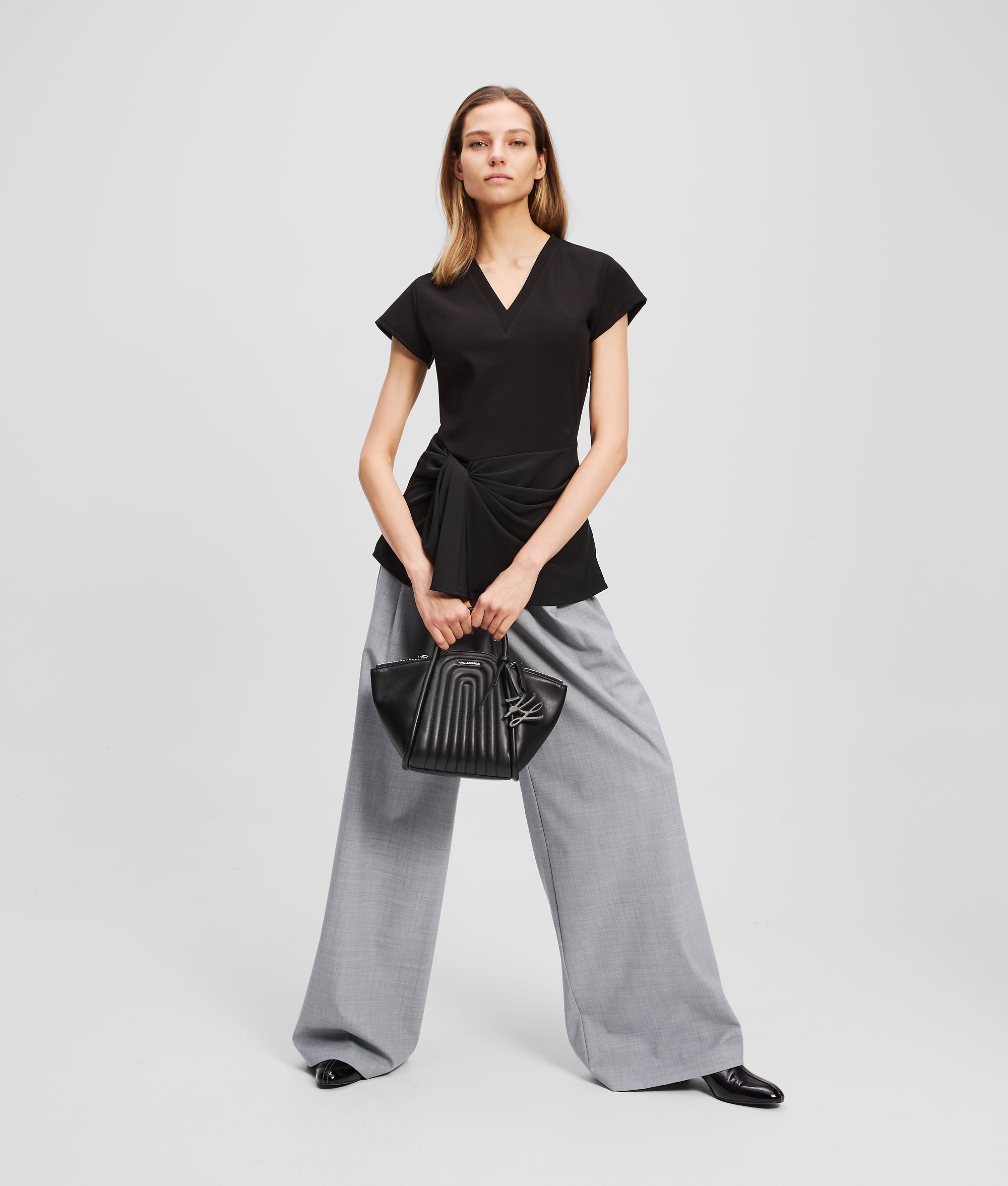 FABRIC MIX V-NECK TOP