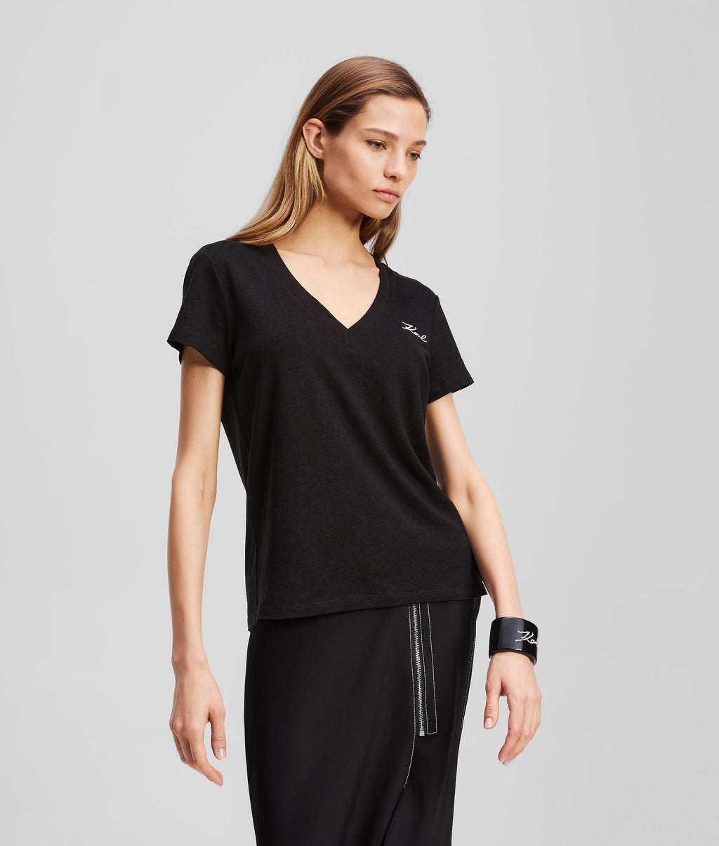 SIGNATURE V-NECK T-SHIRT