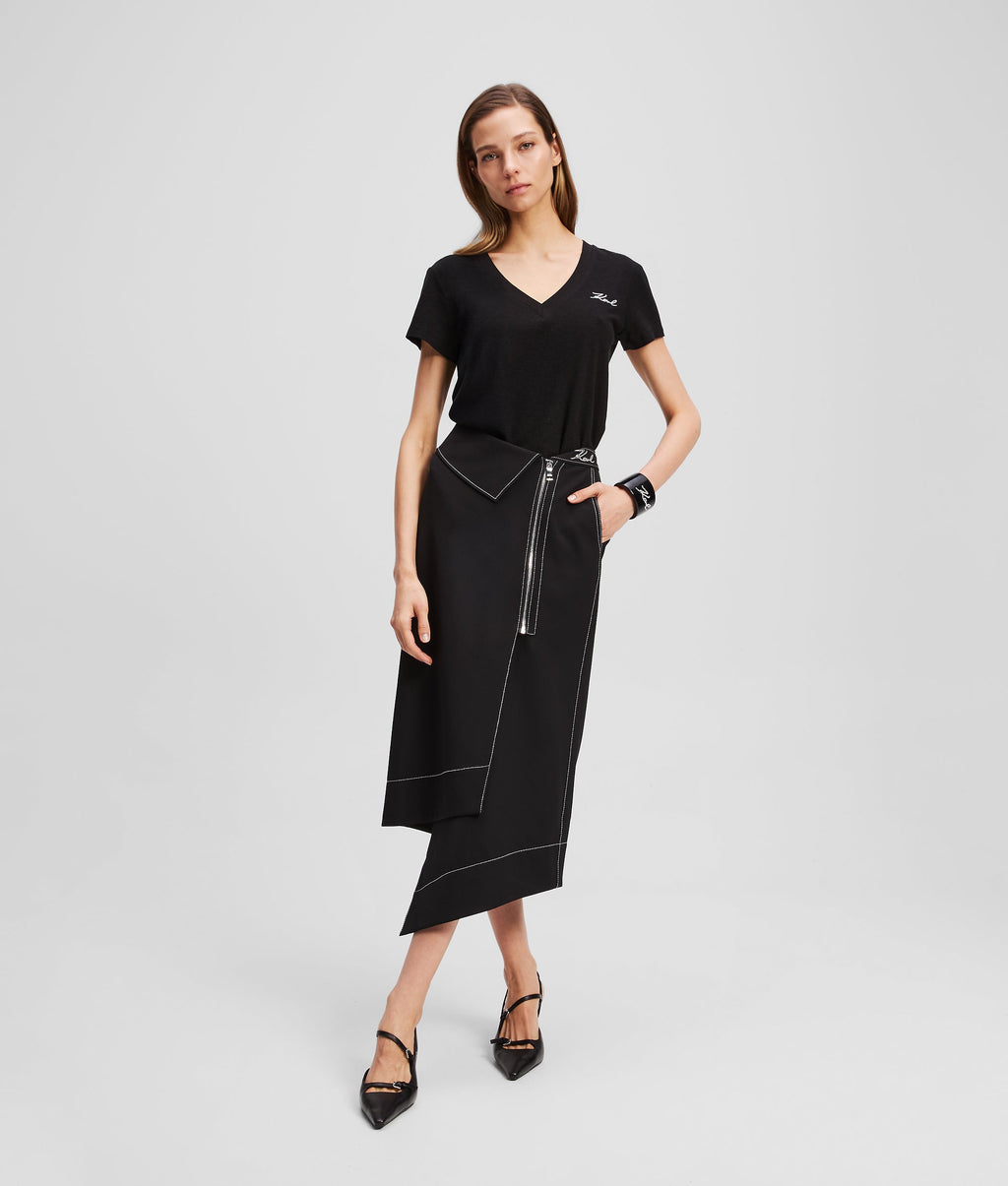 SIGNATURE V-NECK T-SHIRT