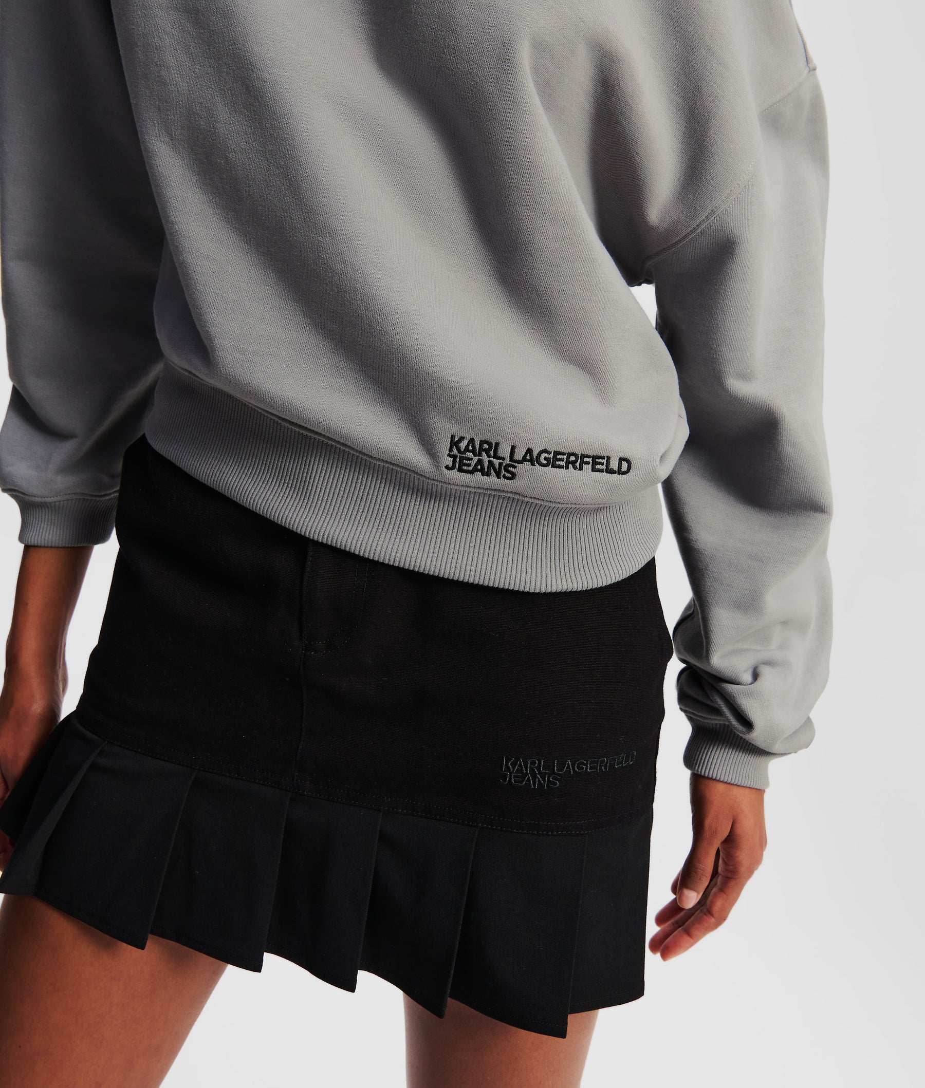 OFF-SHOULDER JUMPER