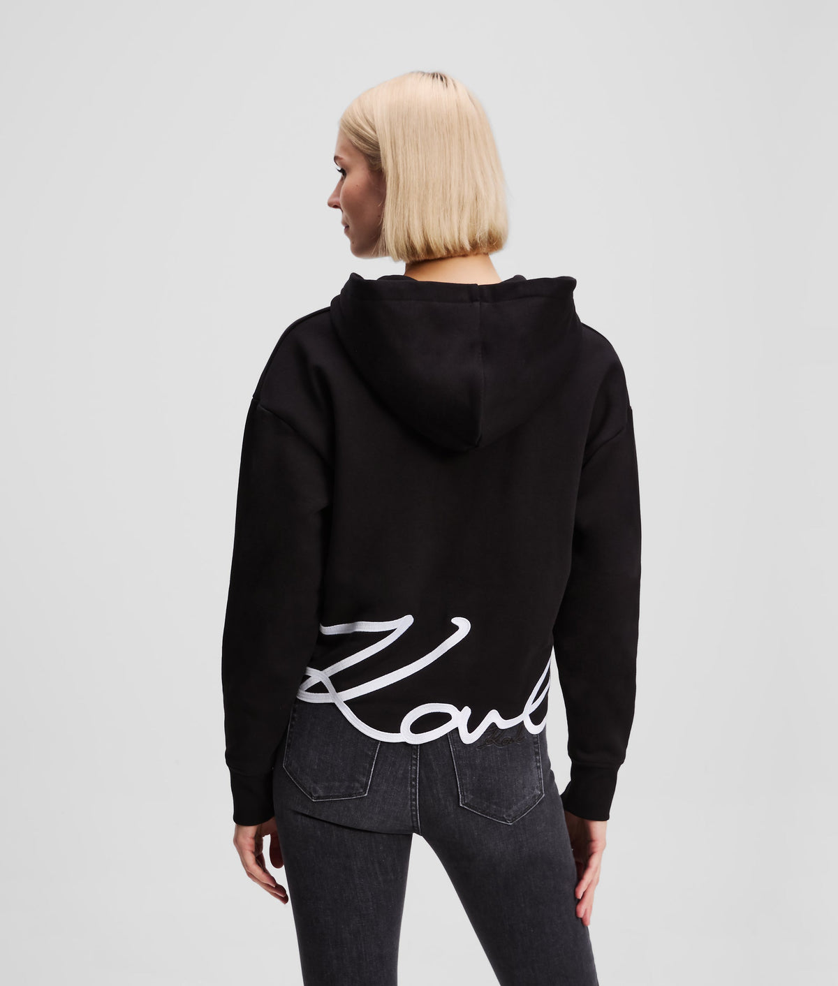 SIGNATURE ZIP-UP HOODIE