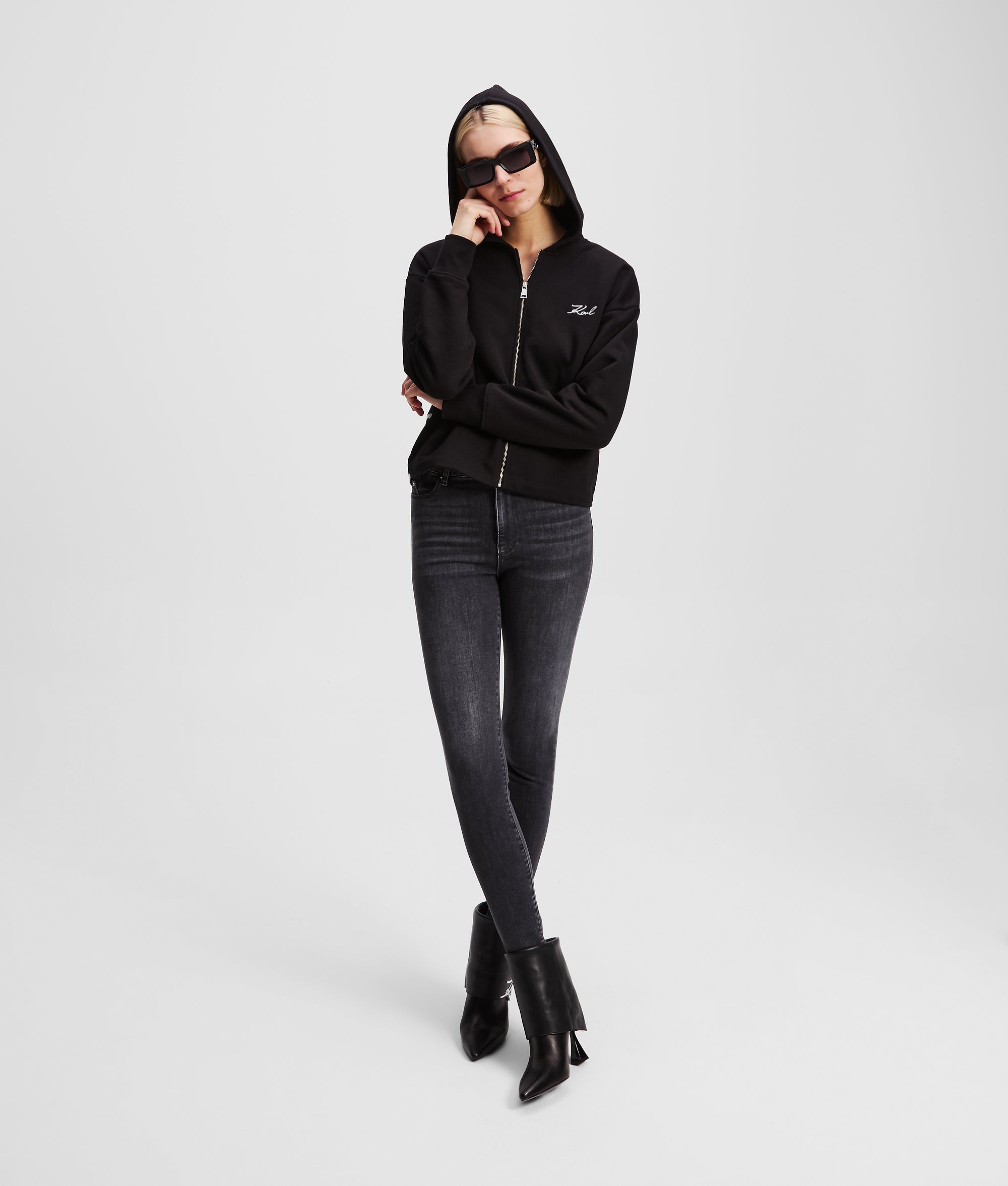 SIGNATURE ZIP-UP HOODIE