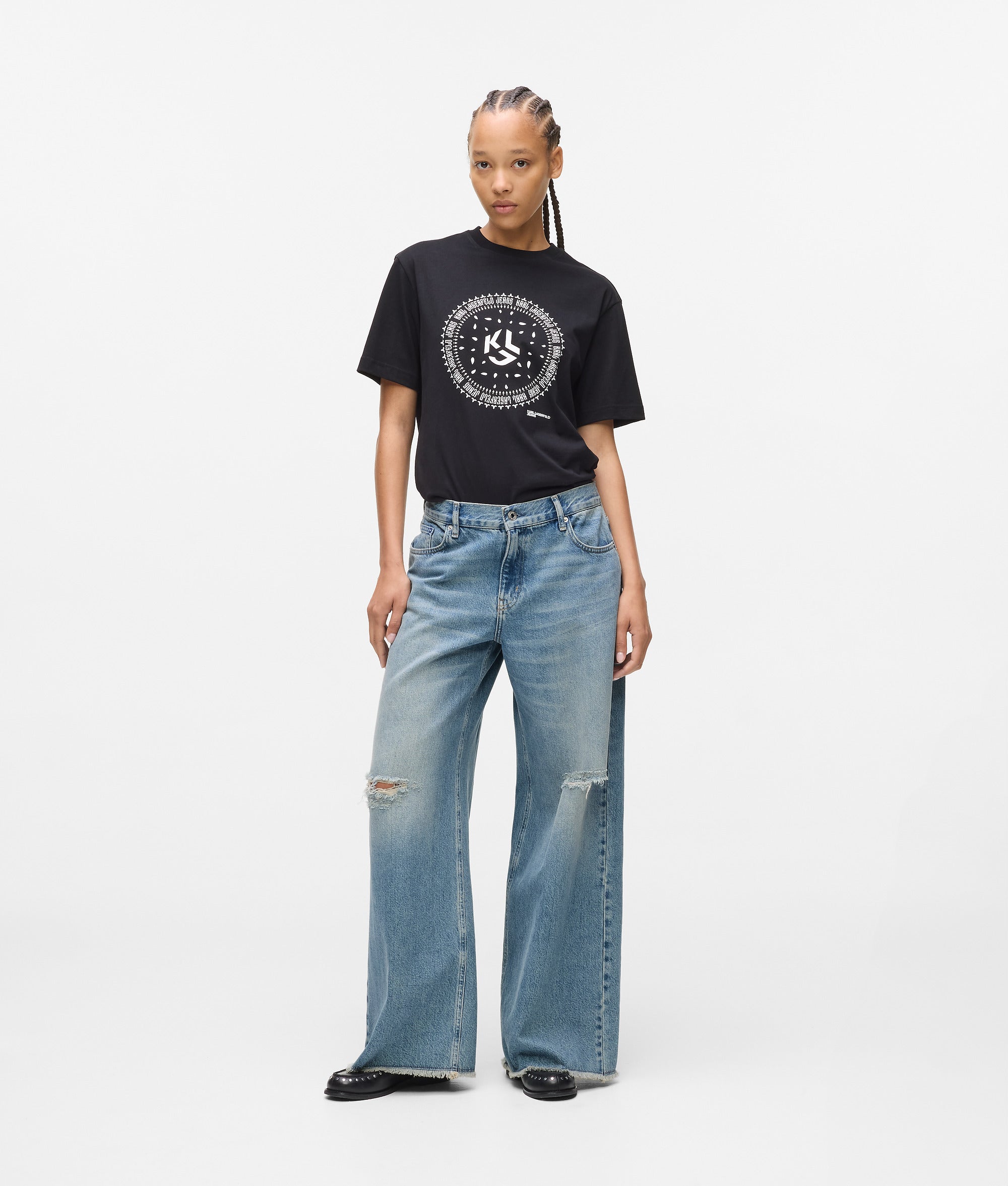 Low-rise wide leg jeans