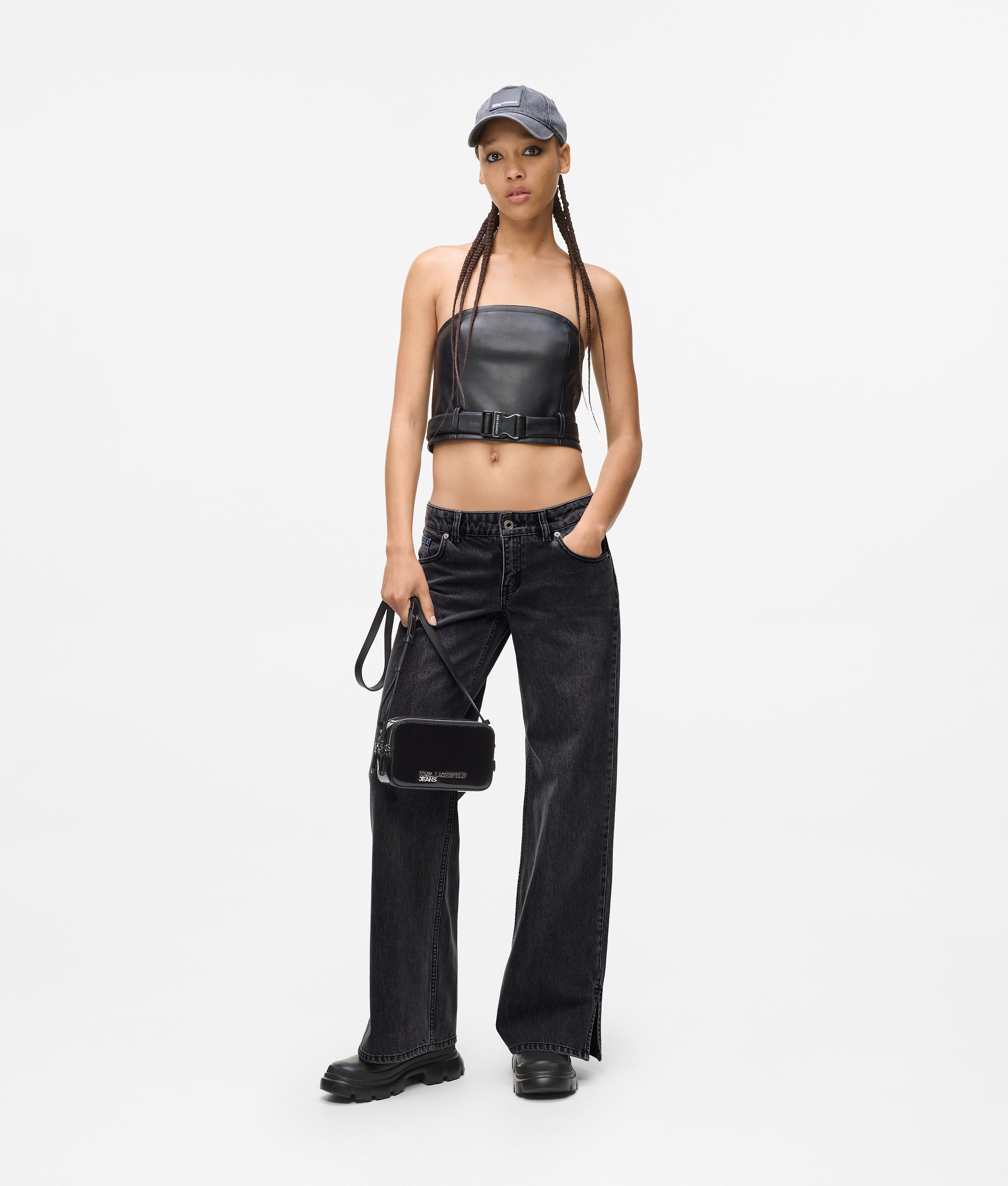 Low-rise wide leg jeans