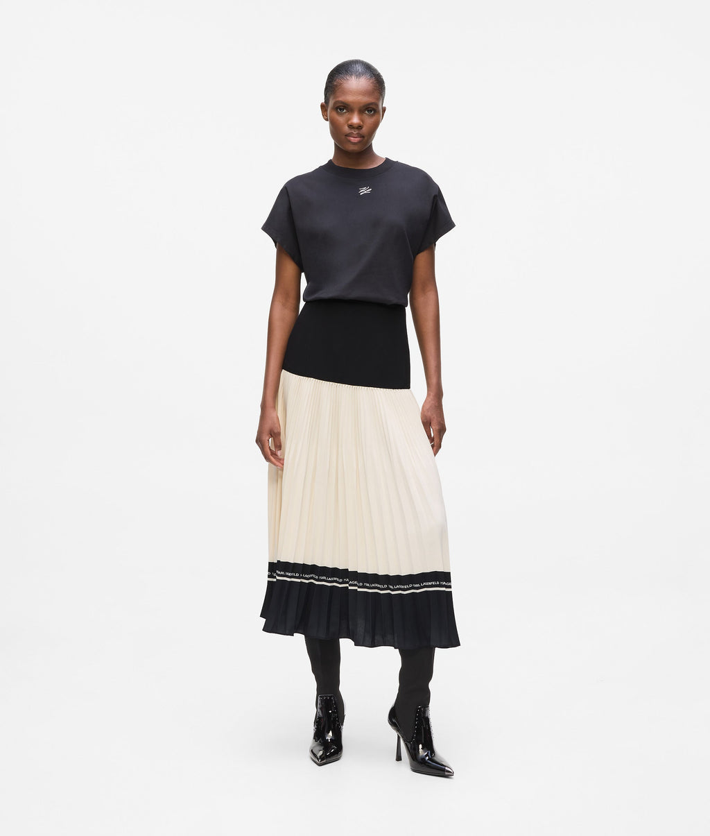 Pleated skirt