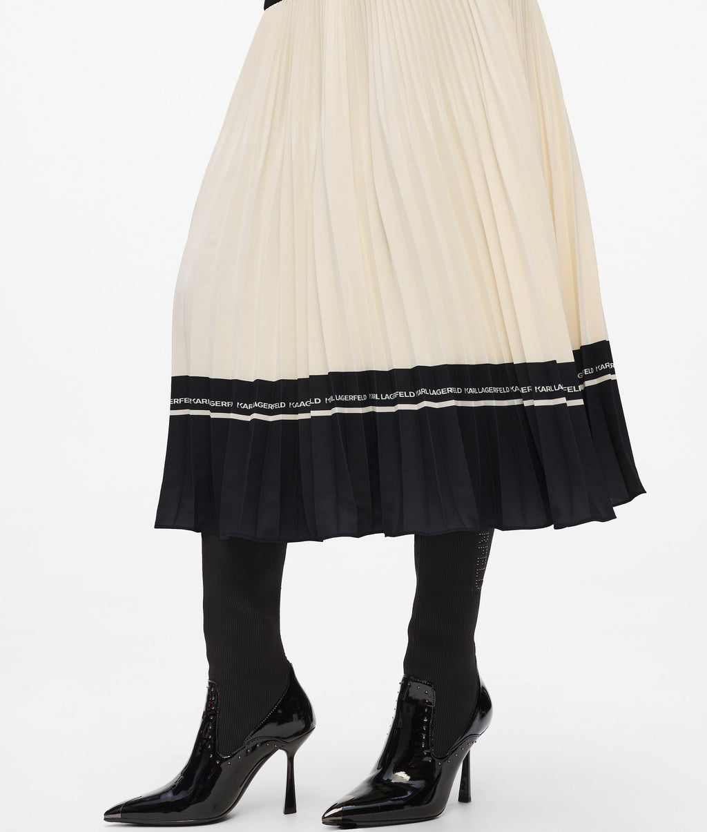 Pleated skirt