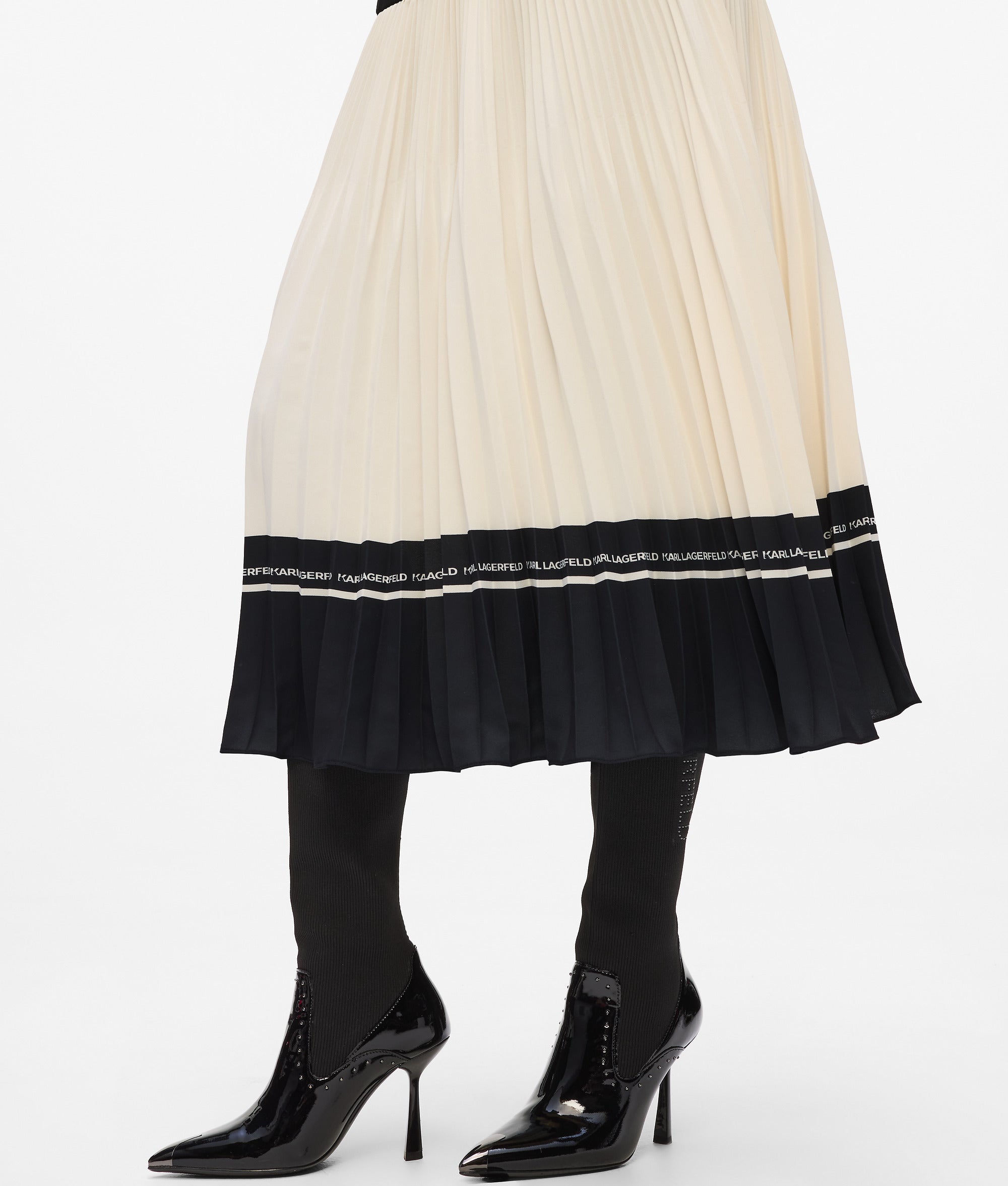 Pleated skirt