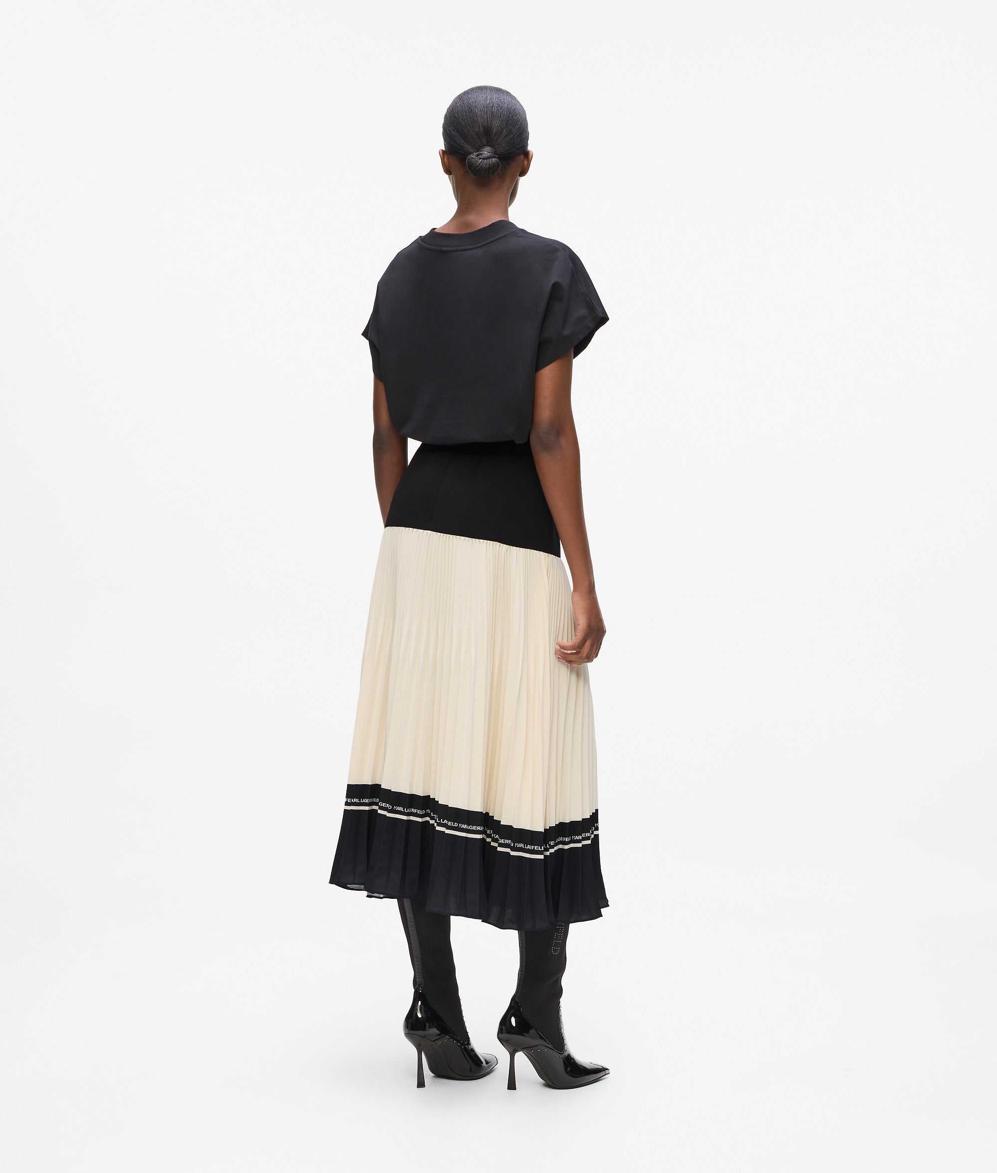 Pleated skirt