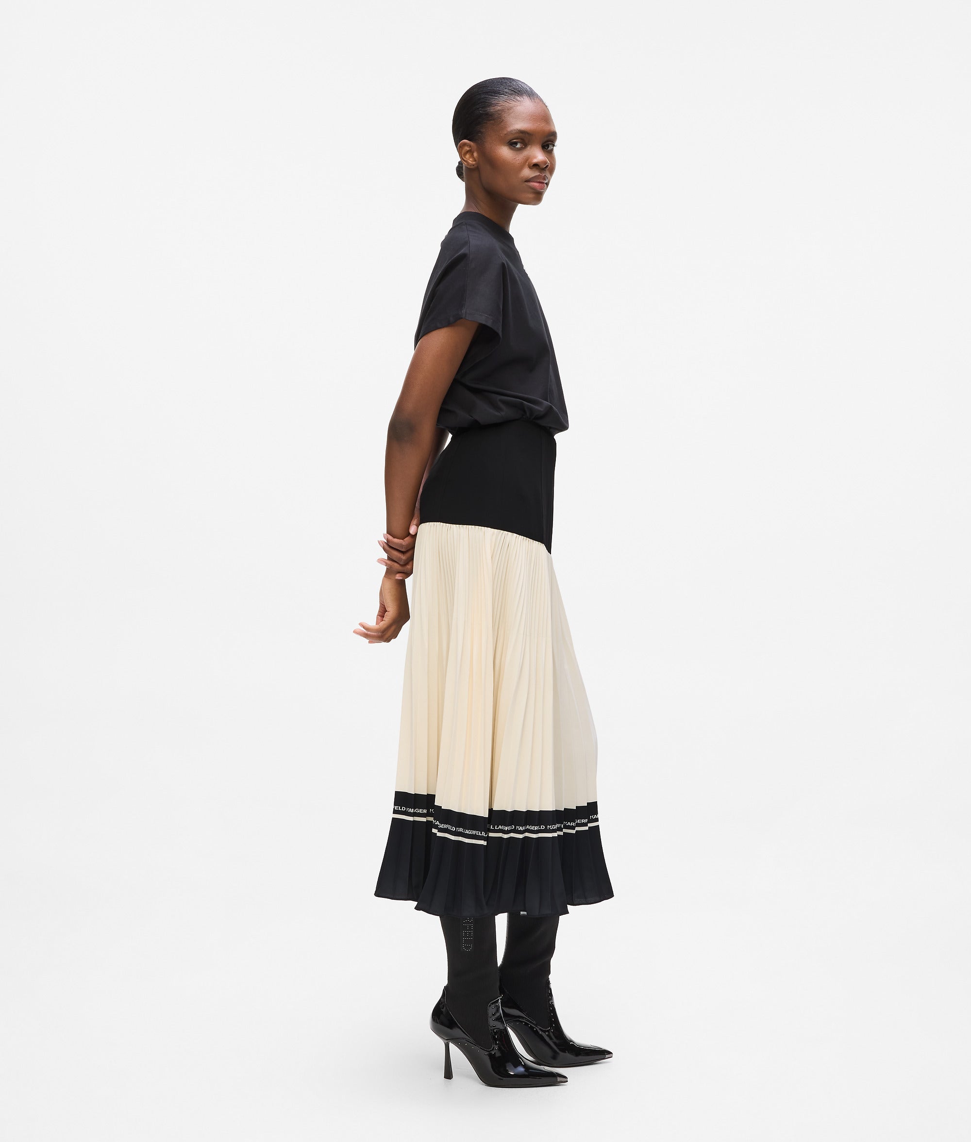 Pleated skirt