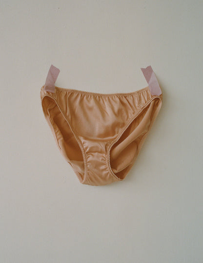 Gwyneth Panty Bare