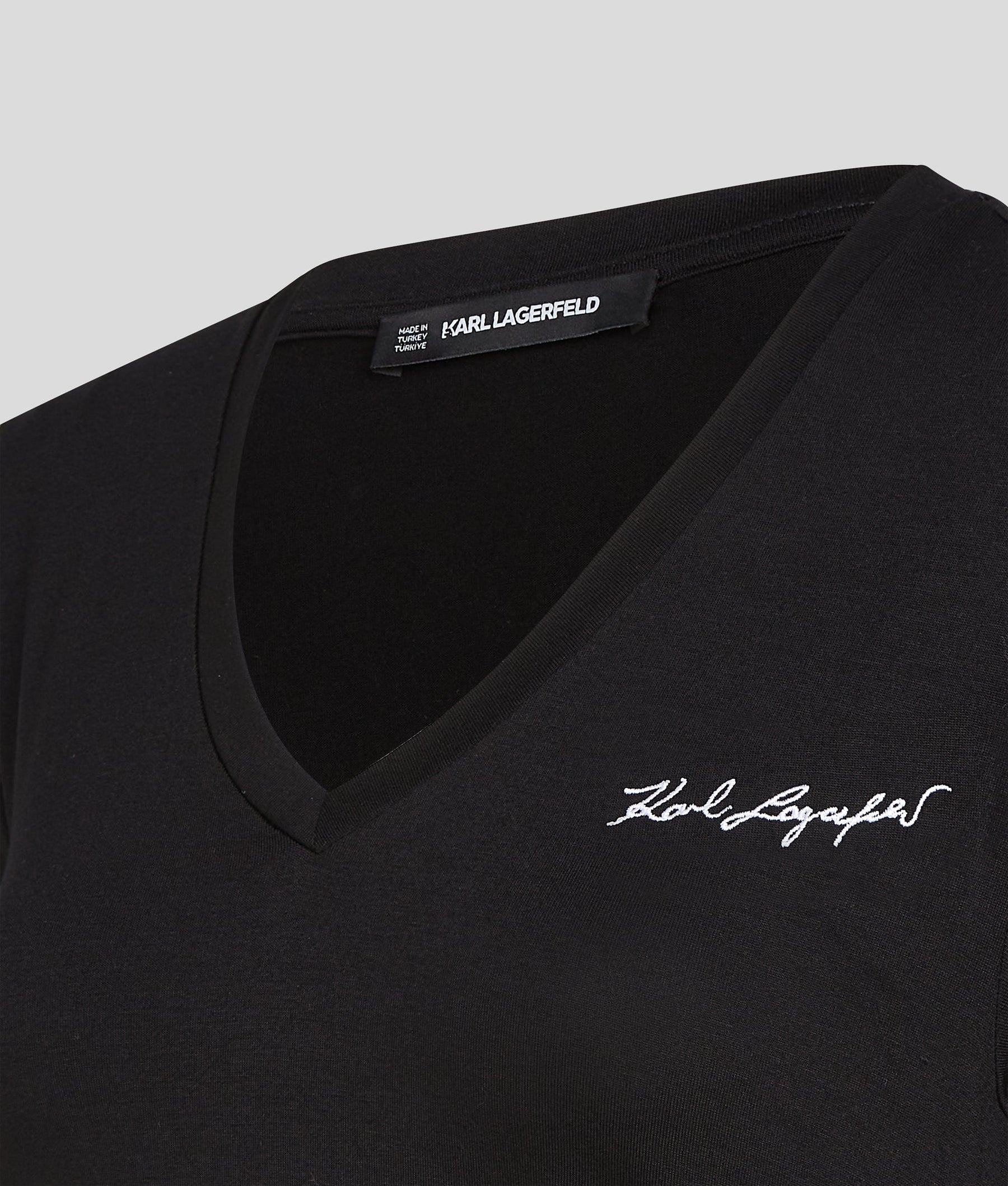 SIGNATURE V-NECK RUCHED T-SHIRT