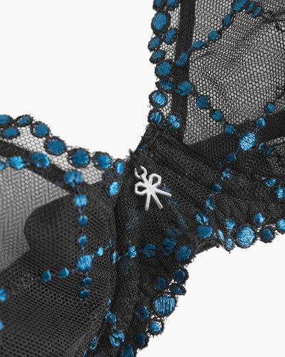 Bh Mit Tiefem Ausschnitt