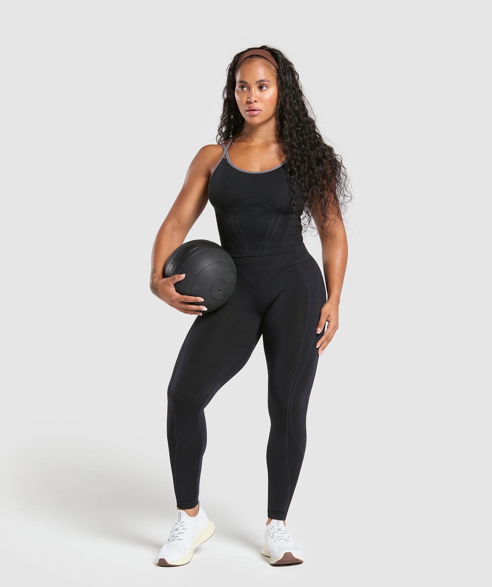 Gymshark Apex Contrast Tank With Shelf - Black/Brushed Grey