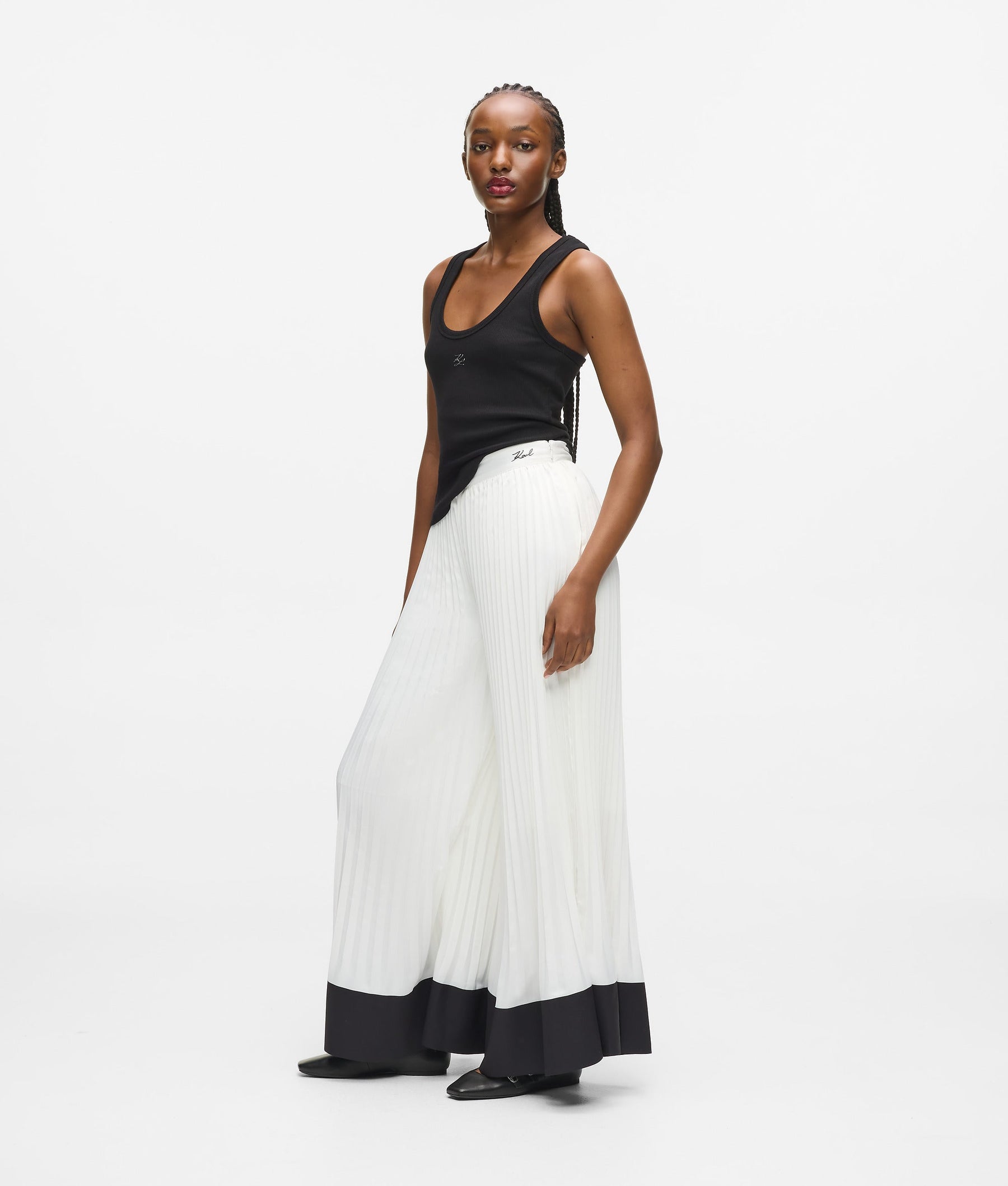 Pleated wide-leg pants