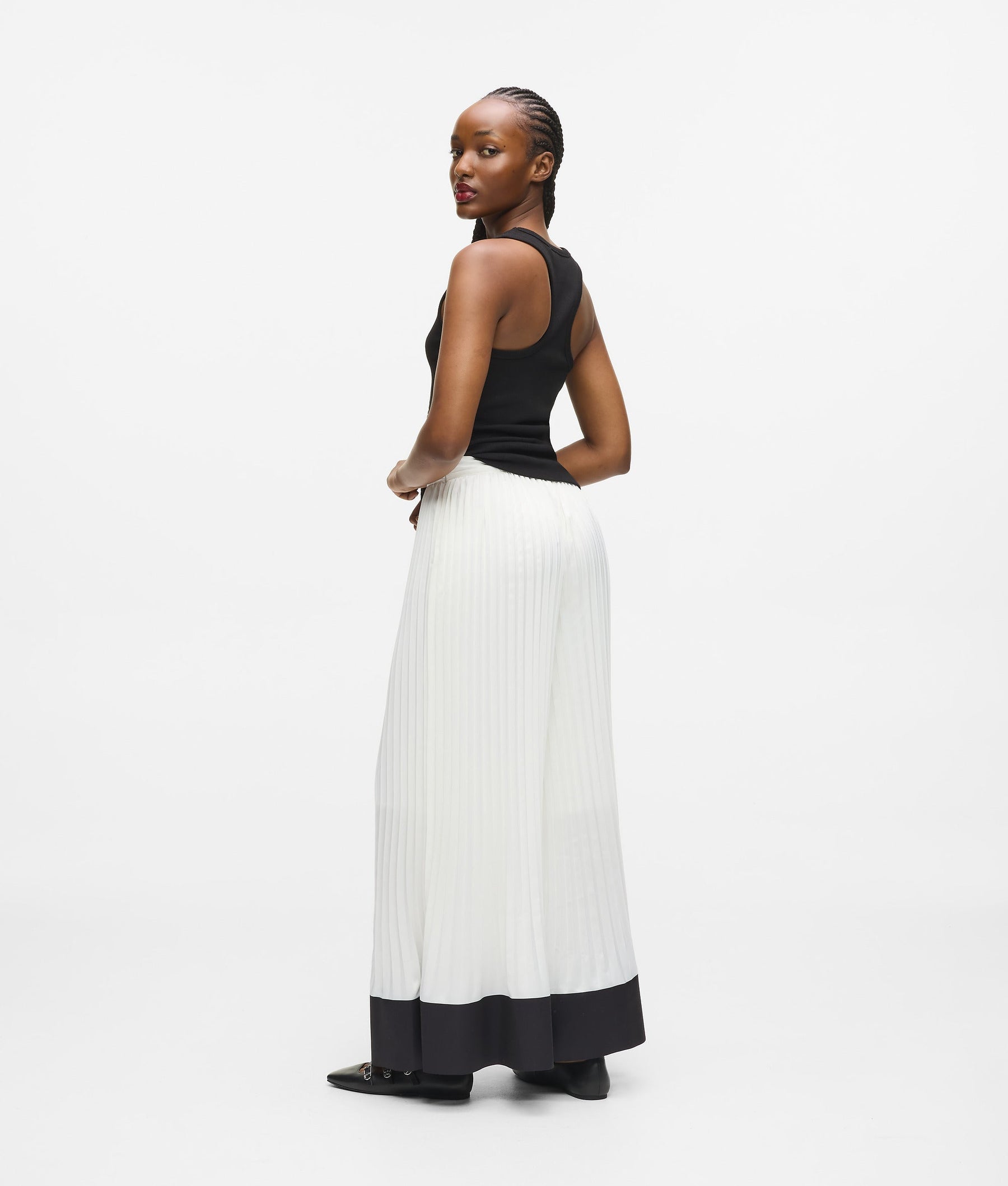 Pleated wide-leg pants