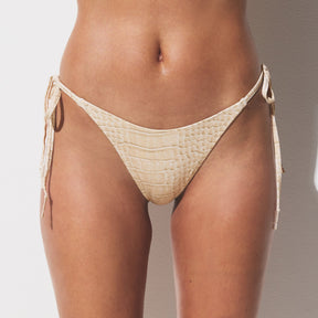 SIGNATURE SWIM DIPPED TIE BIKINI BOTTOM | EGRET CROCODILE PRINT